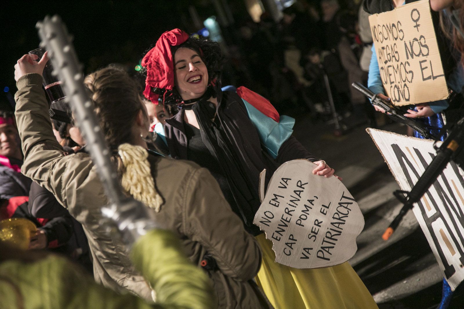 Rua de comparses adultes de Carnaval i entrega de premis a la plaça d’Octavià. FOTO: Lali Puig