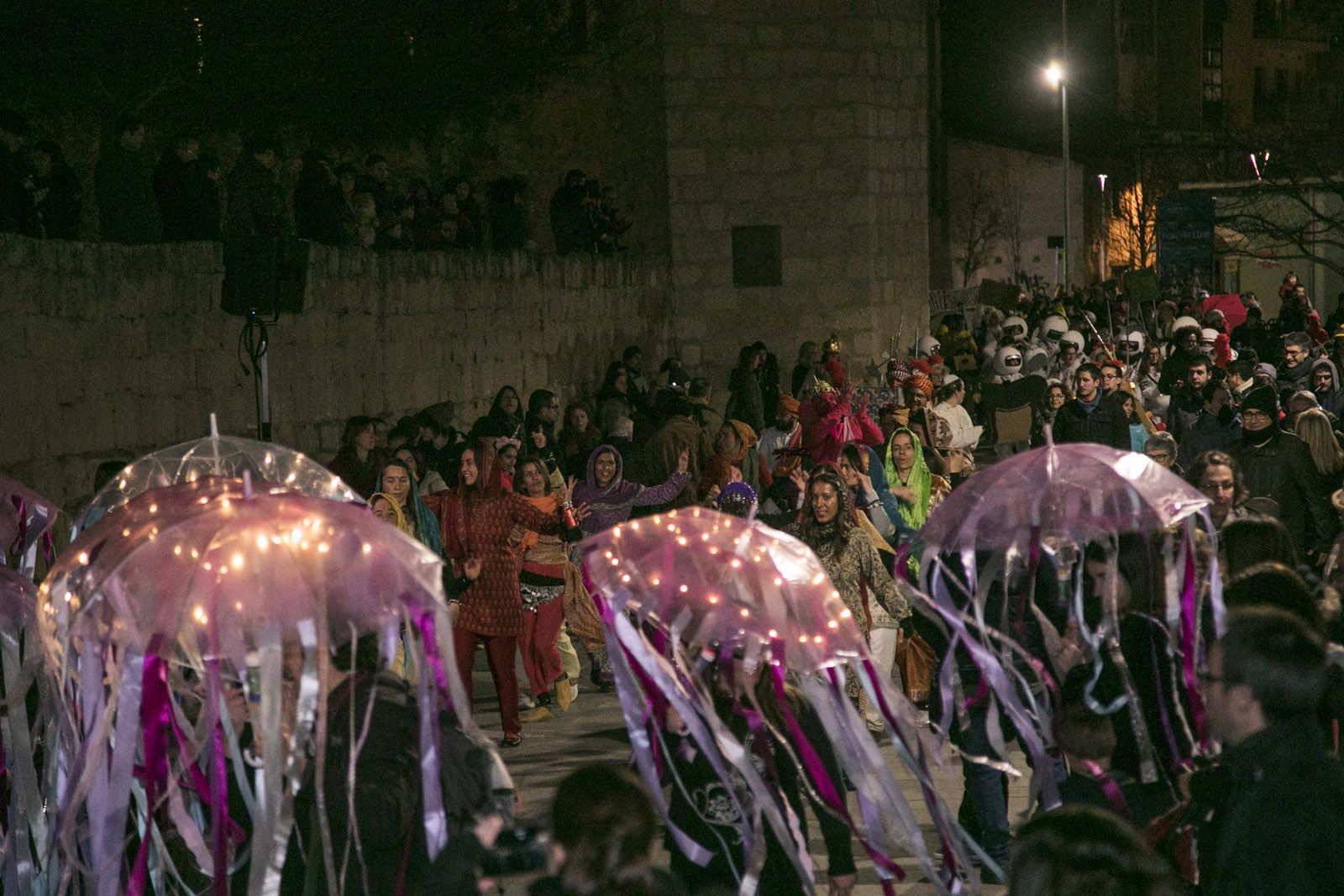Rua de comparses adultes de Carnaval i entrega de premis a la plaça d’Octavià. FOTO: Lali Puig