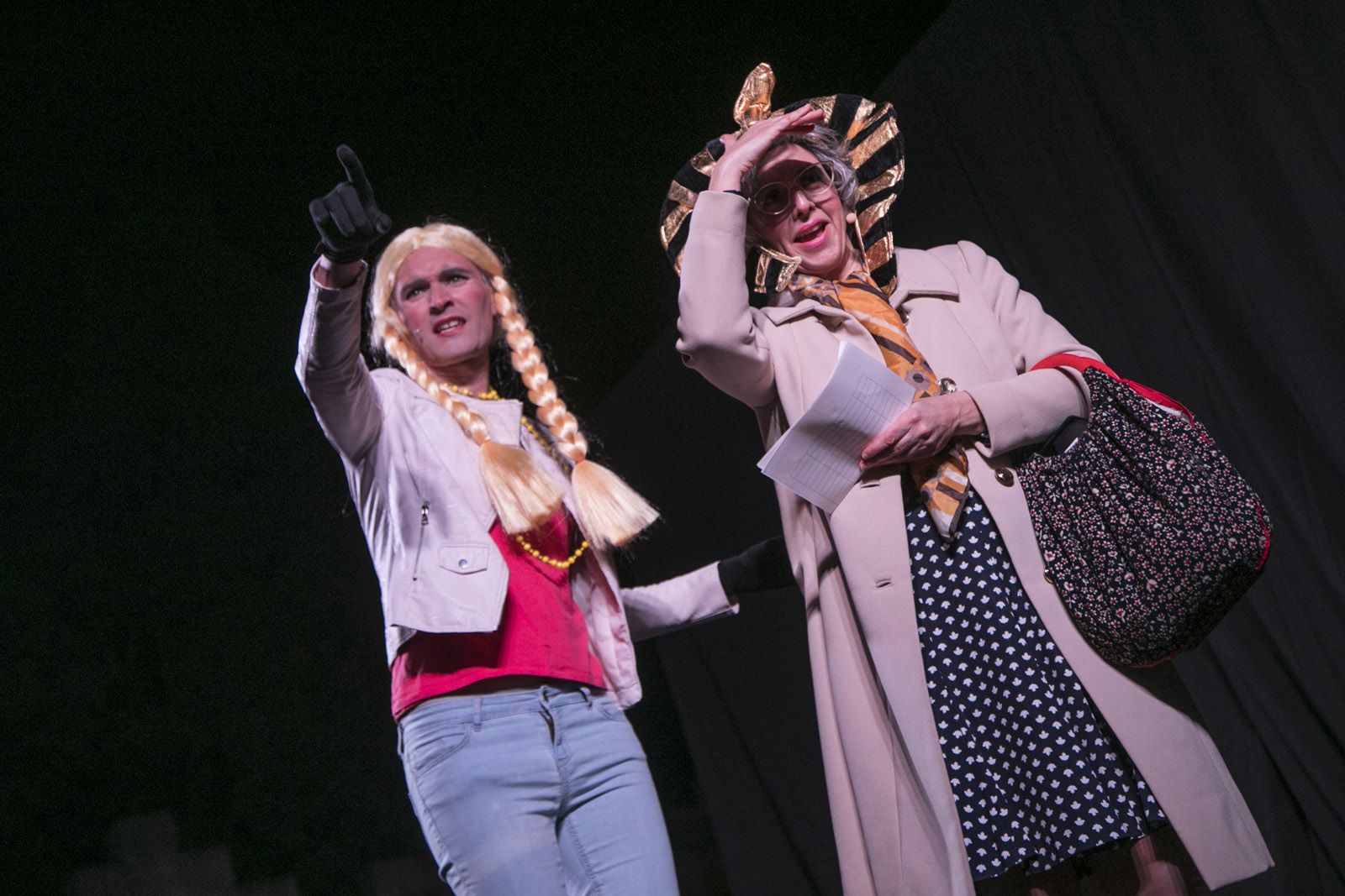 Rua de comparses adultes de Carnaval i entrega de premis a la plaça d’Octavià. FOTO: Lali Puig