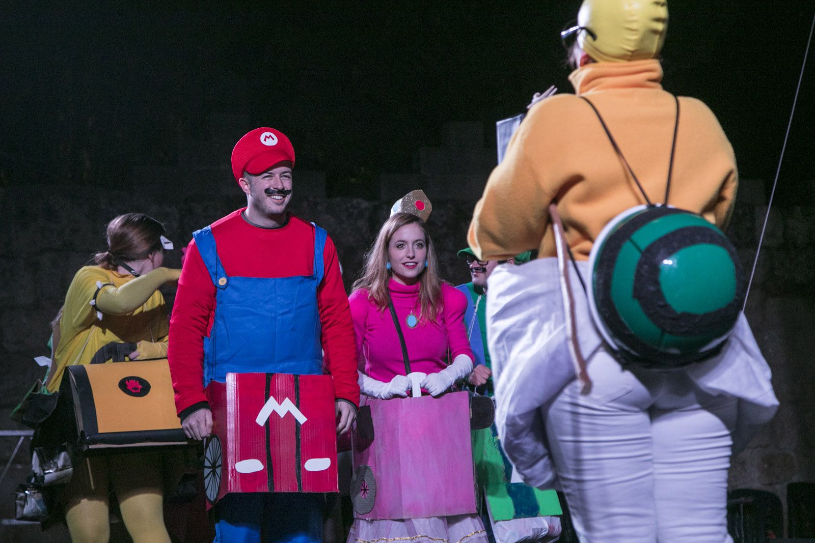 Rua de comparses adultes de Carnaval i entrega de premis a la plaça d’Octavià. FOTO: Lali Puig