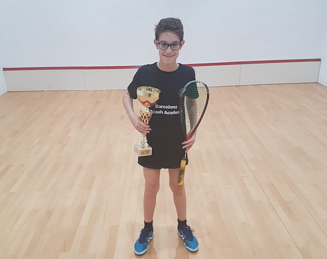 Marc Altarriba, campió de Catalunya Sub-13 d'esquaix al Mèlich Sportsclub de Sant Just Desvern. FOTO: Cedida