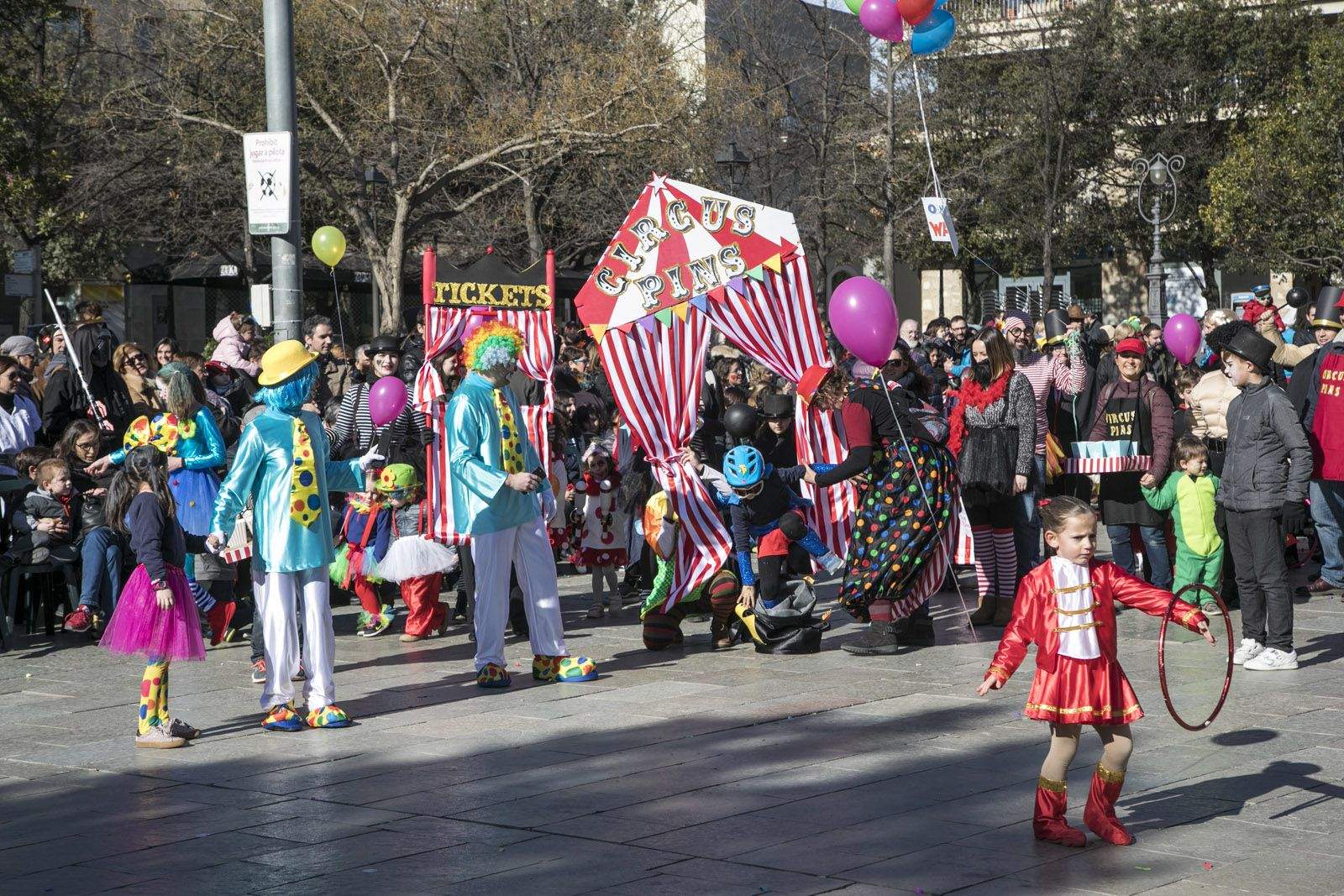 Rua de comparses infantils. FOTO: Lali Puig