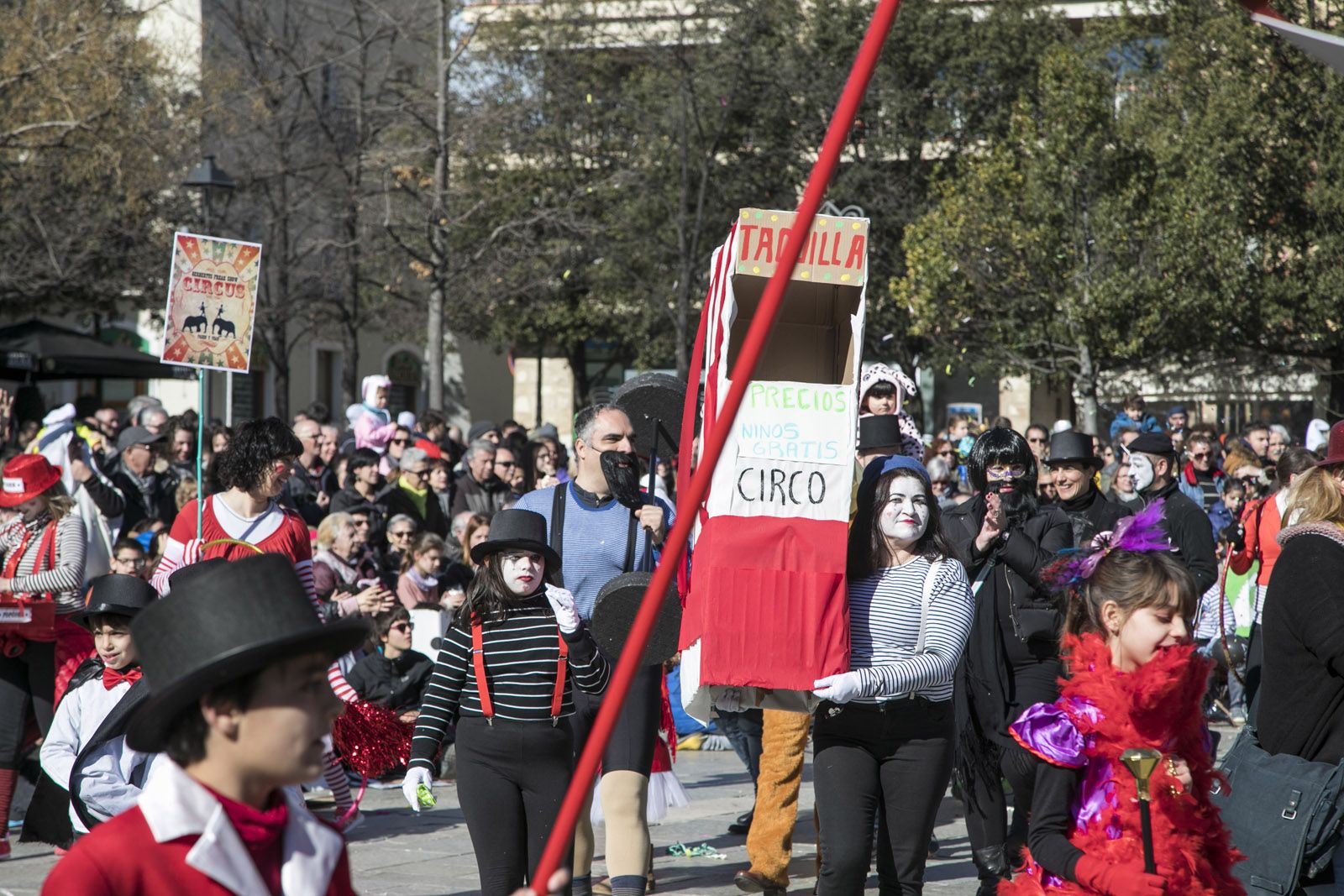 Rua de comparses infantils. FOTO: Lali Puig