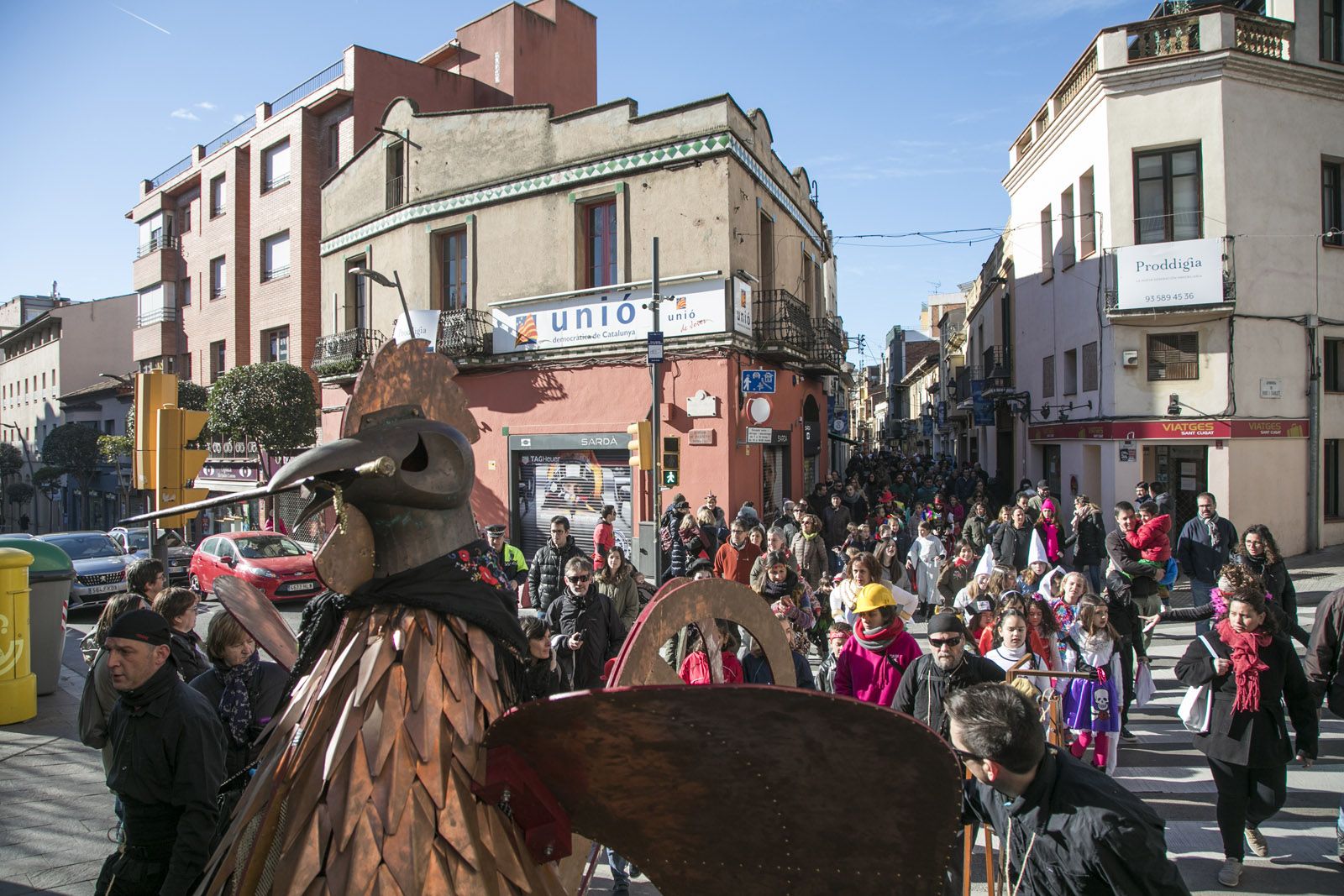 Rua de comparses infantils fins a la plaça d’Octavià. FOTO: Lali Puig