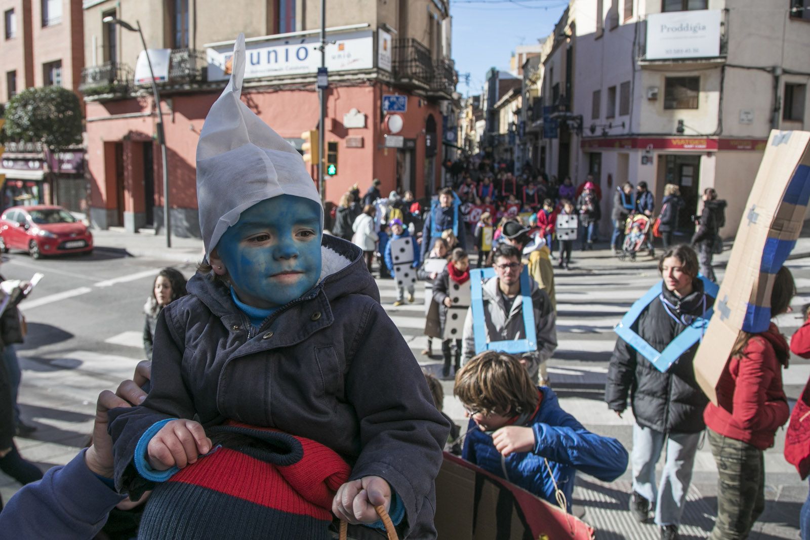 Rua de comparses infantils fins a la plaça d’Octavià. FOTO: Lali Puig