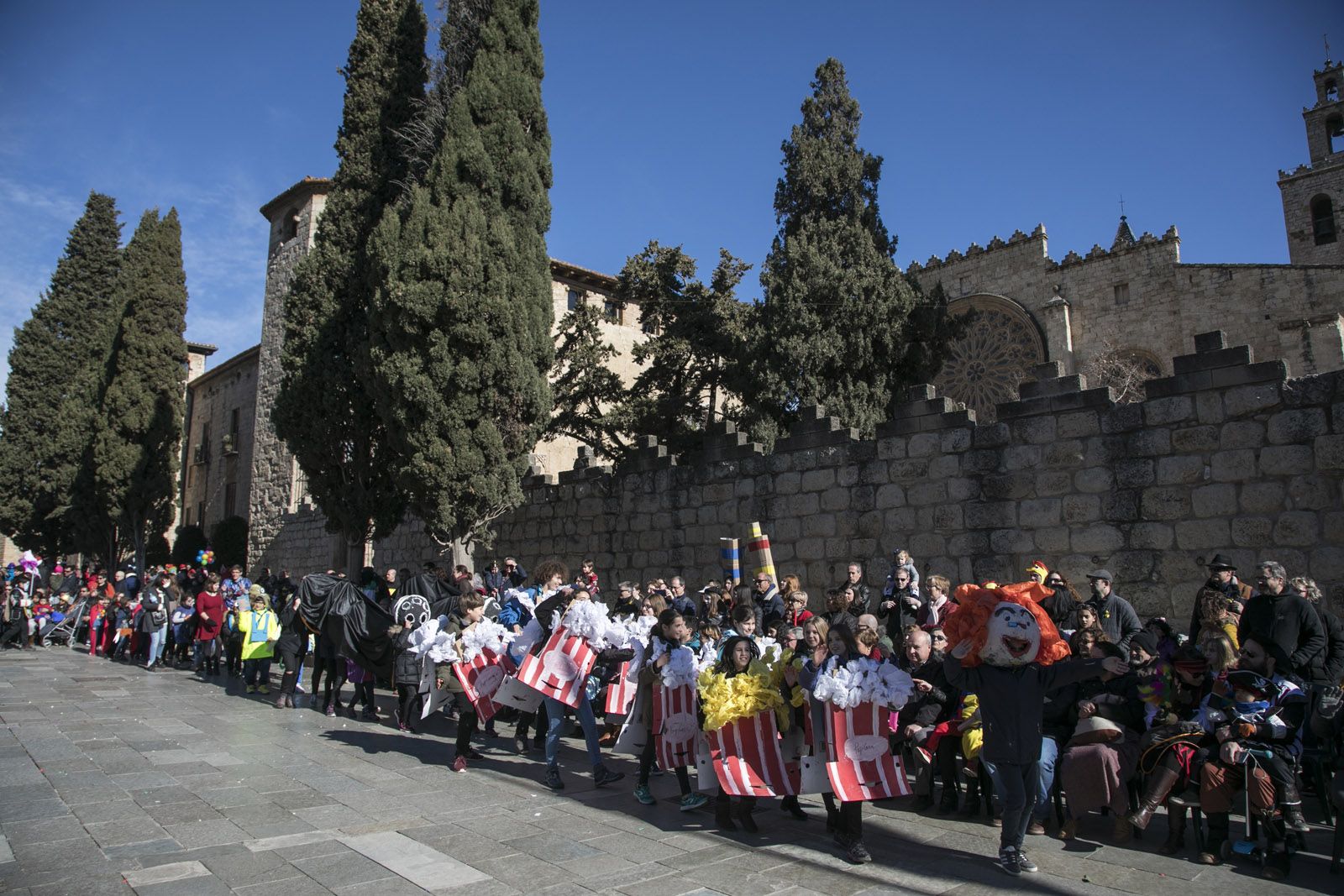 Rua de comparses infantils fins a la plaça d’Octavià. FOTO: Lali Puig