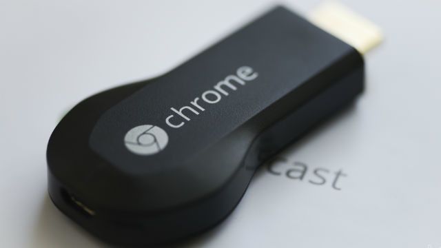El Chromecast s'acopla a la TV FOTO: Cedida