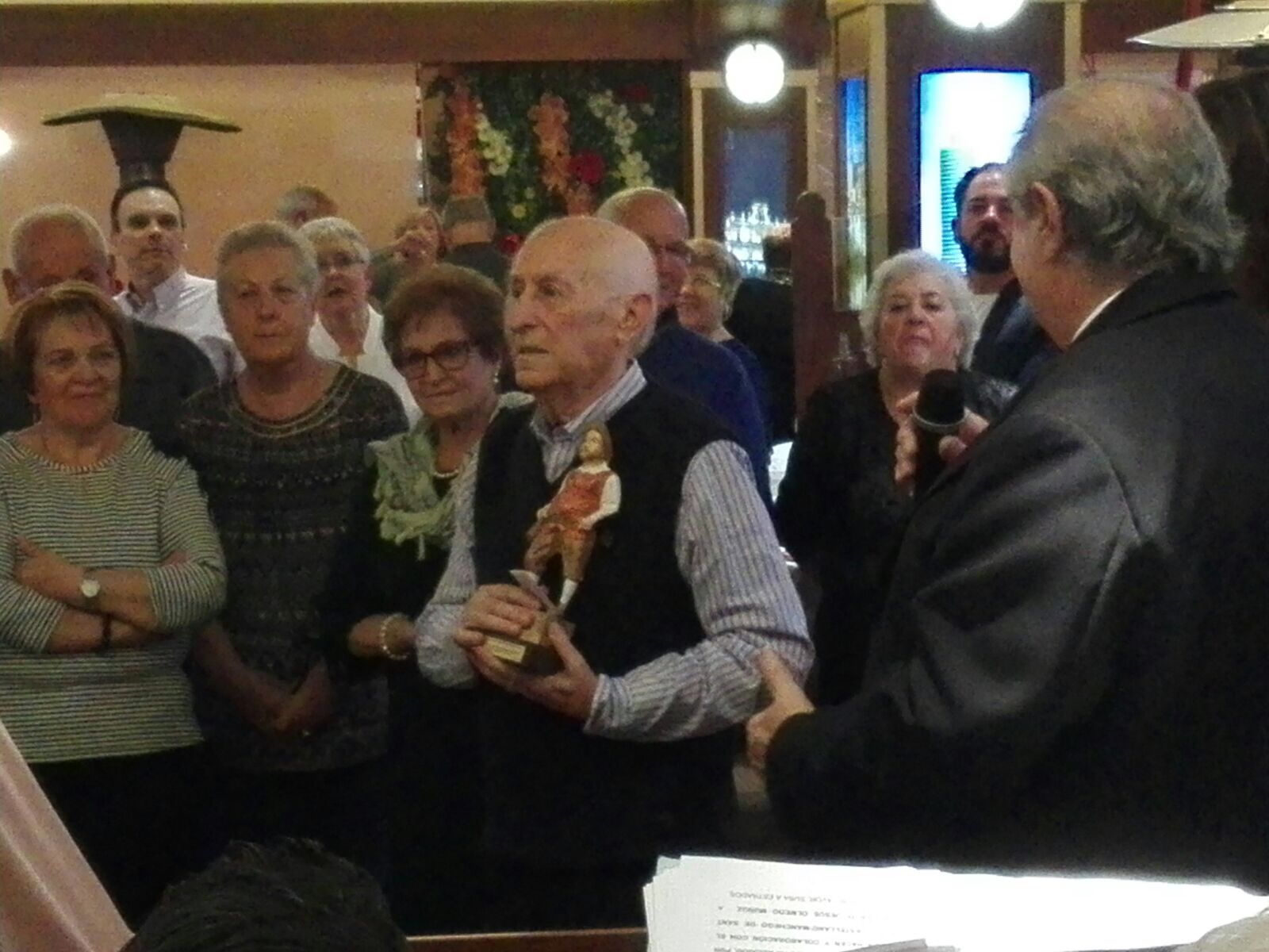 Olmedo recollint el guardó de Quijote de l'any per la Federació de centres manxecs de Catalunya, l'any 2017 FOTO: Cedida 