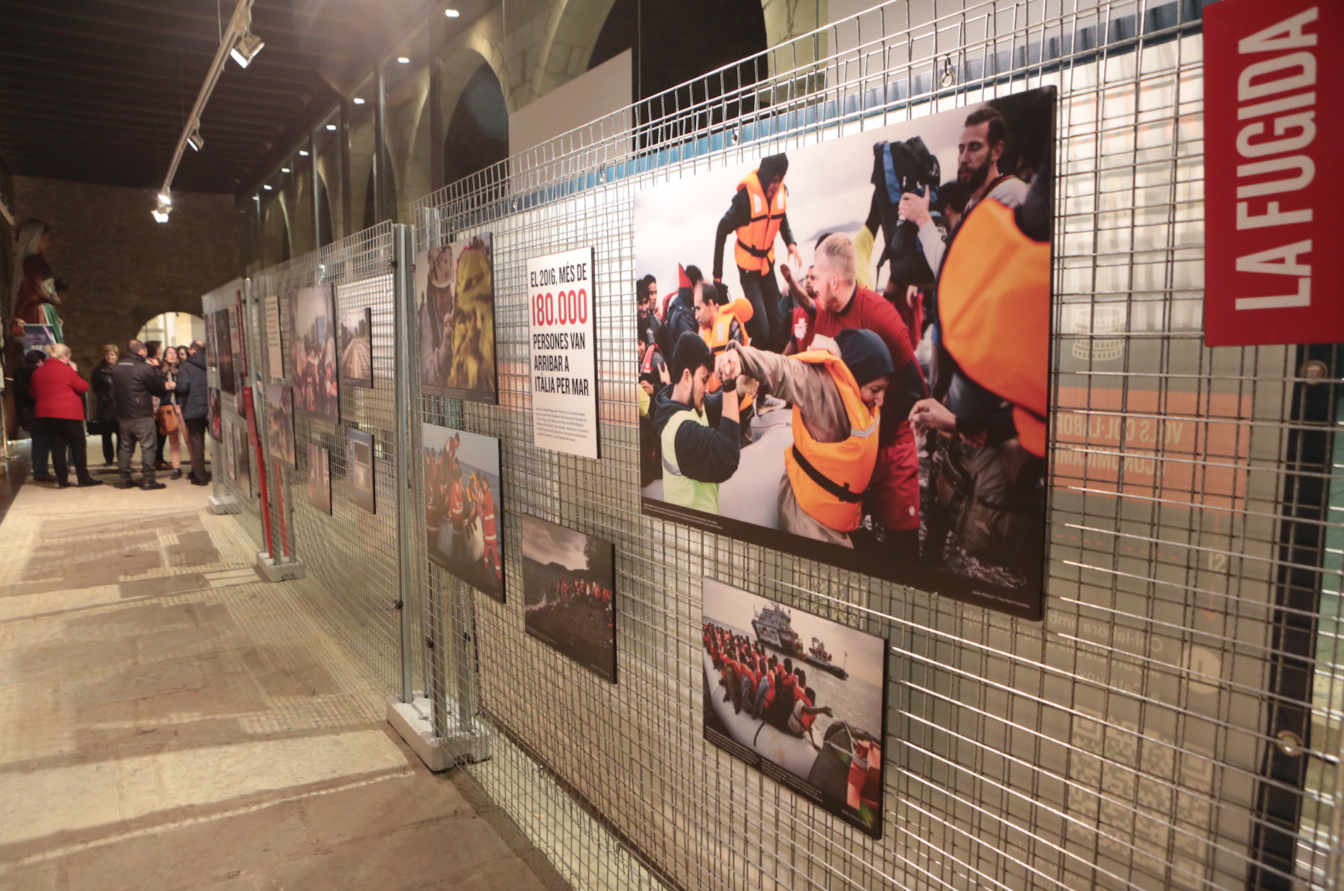 Exposició sobre persones desplaçades. FOTO: Artur Ribera
