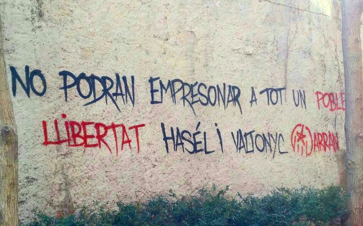 Pintada d'Arran en suport a Valtonyc i Hasel, un altre raper investigat FOTO: Arran Sant Cugat