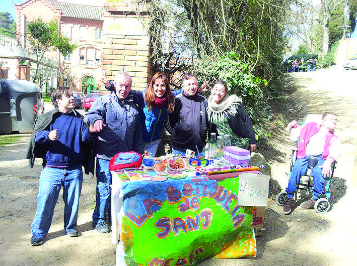 Els usuaris de l'antic Sant Medir en la típica venda que feien coincidint amb l'aplec del 3 de març FOTO: Cedida
