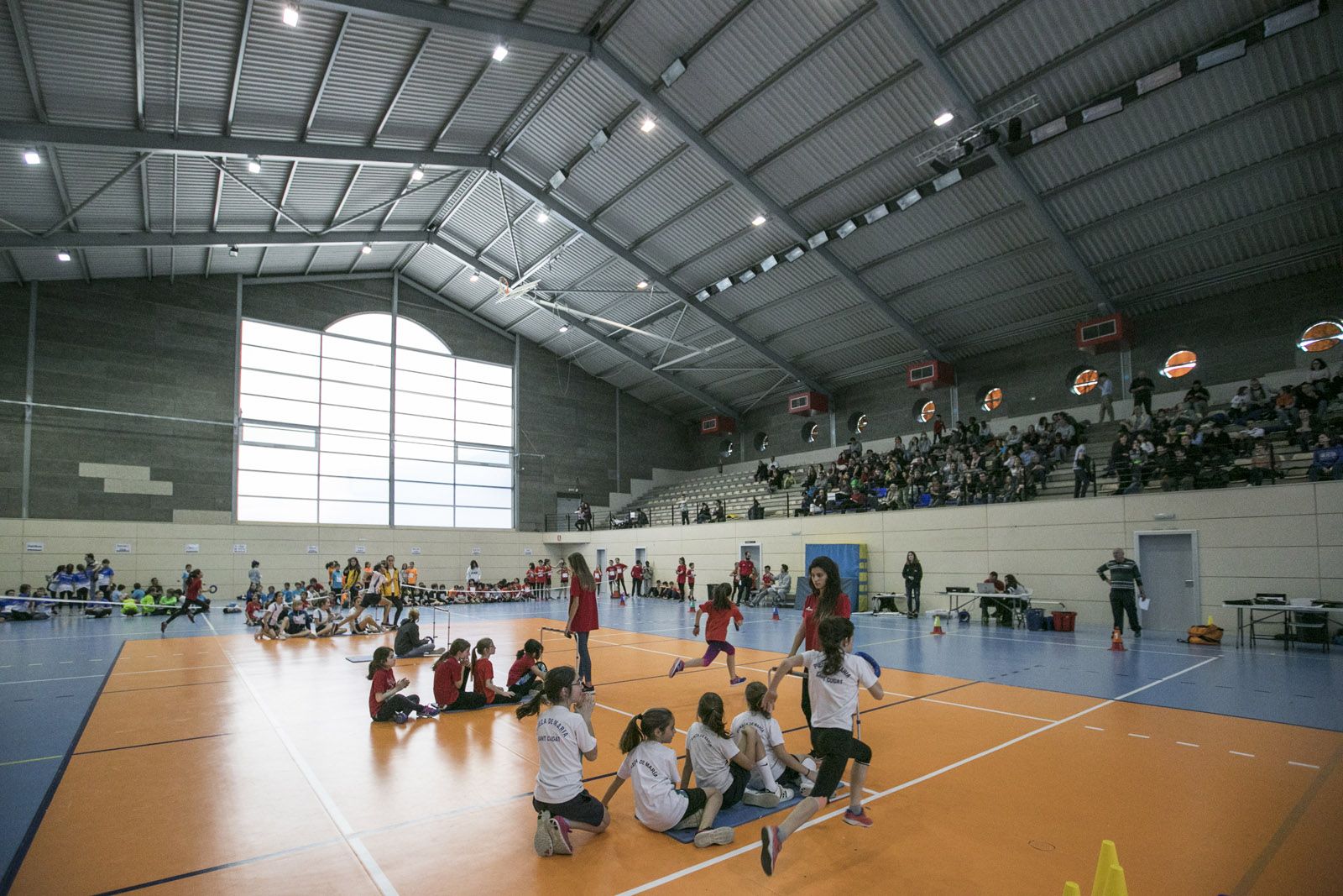 En la Final Local i Comarcal del Jugant a l'Atletisme hi han participat 9 escoles de Sant Cugat. FOTO: Lali Puig