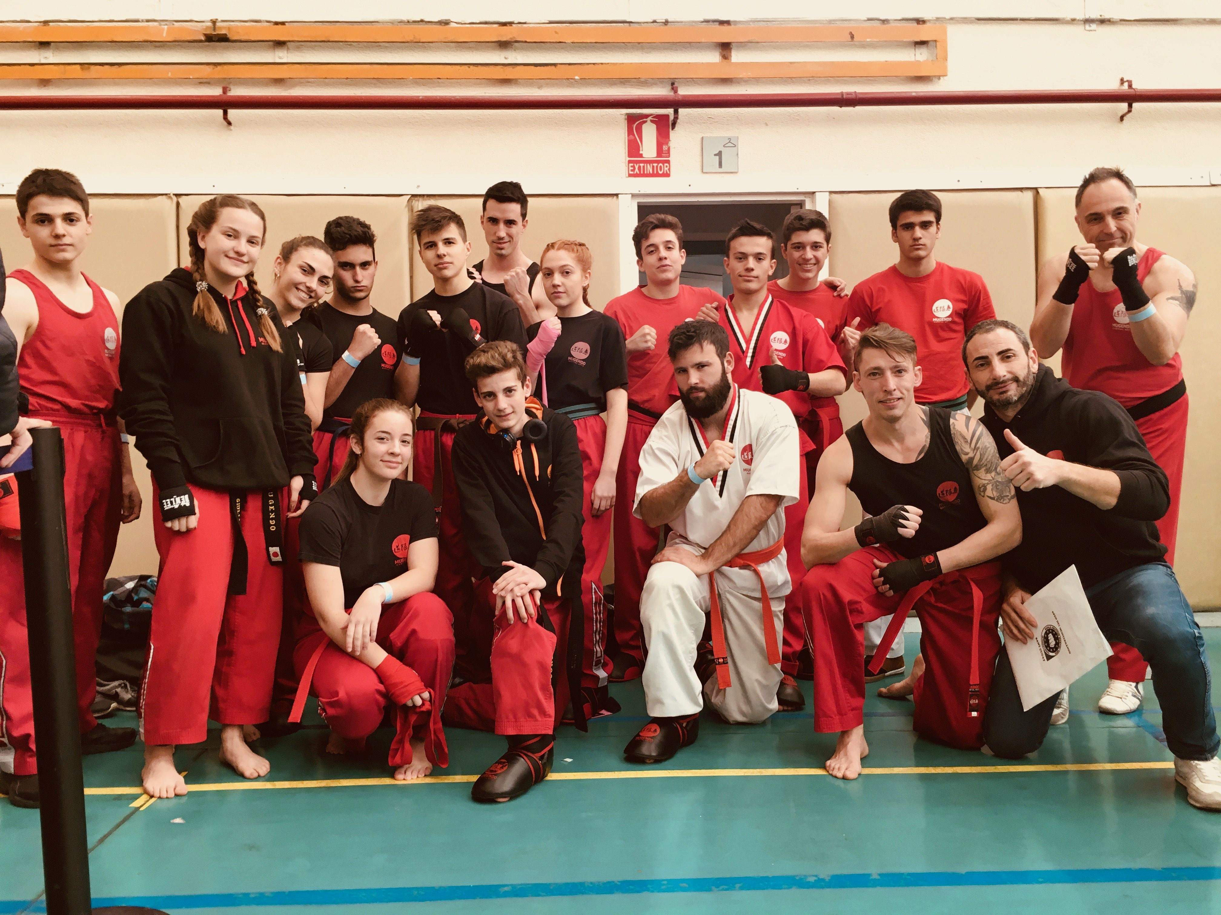 Representants júniors i adults de Mugendo Martial Arts Sant Cugat. FOTO: Mugendo Sant Cugat