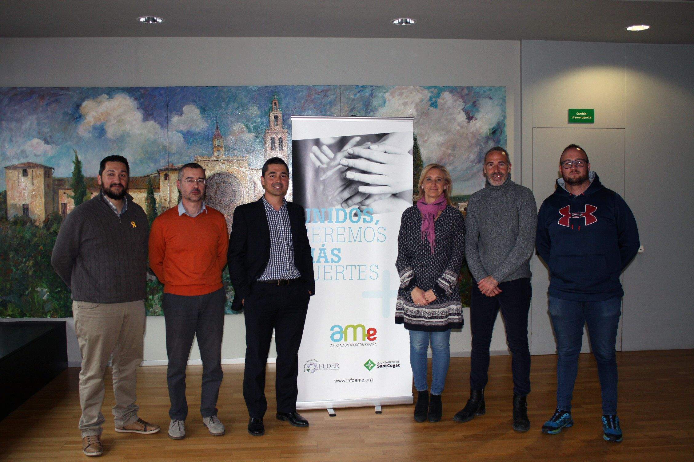 Susanna Pellicer amb els representants d'AMe, l'investigador Raúl Delgado i l'extenista Àlex Corretja. FOTO: Cedida