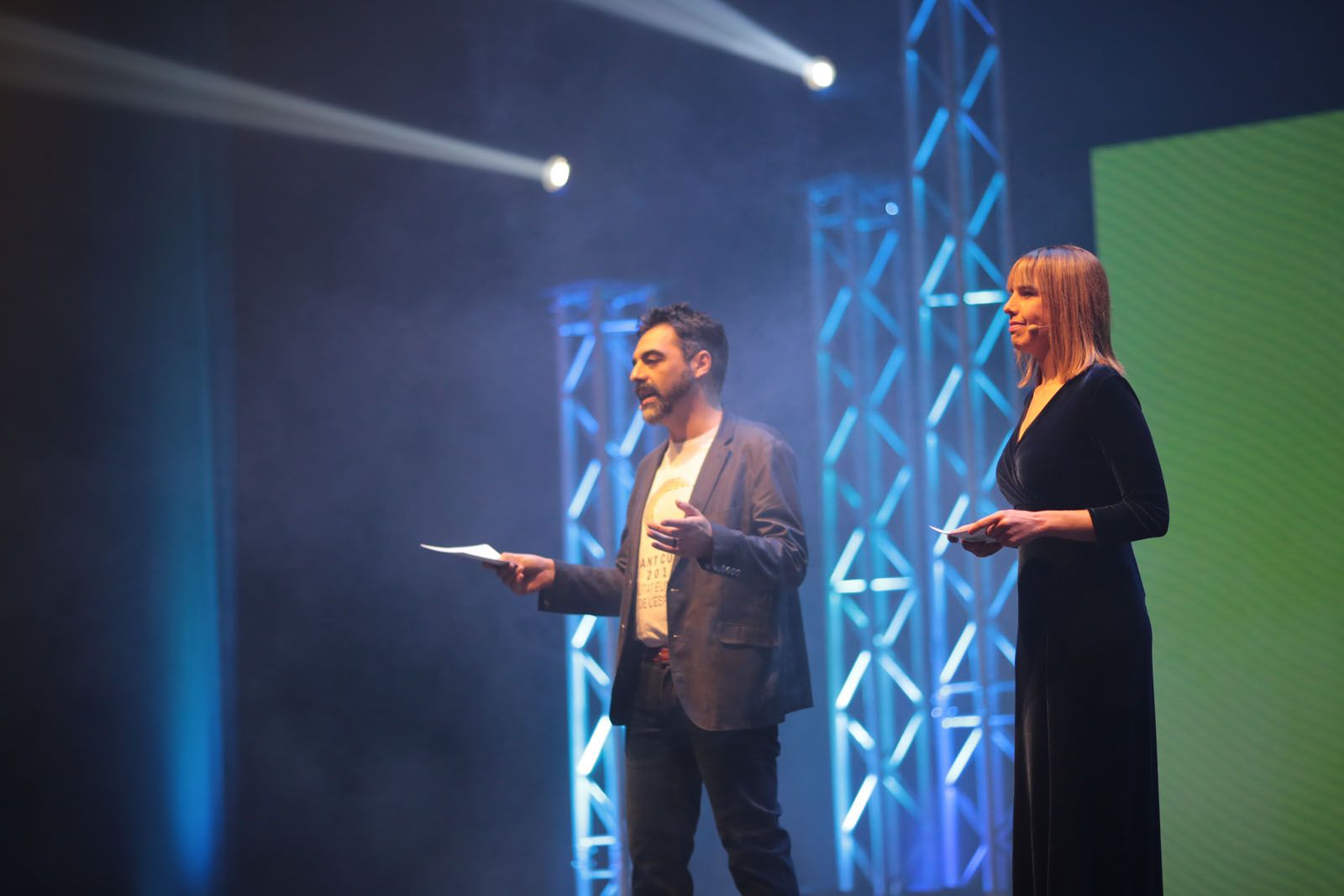 Jofre Llombart i Marina Romero, presentadors de la gala FOTO: Artur Ribera