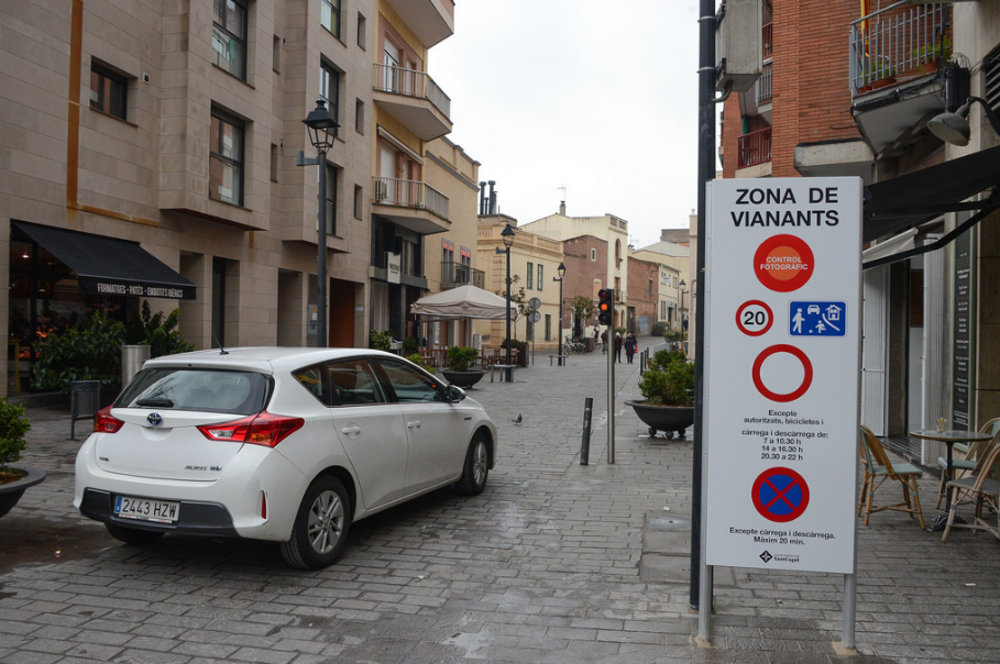 Els vehicles s'hauran d'aturar i esperar que la càmera llegeixi la matrícula FOTO: Localpres