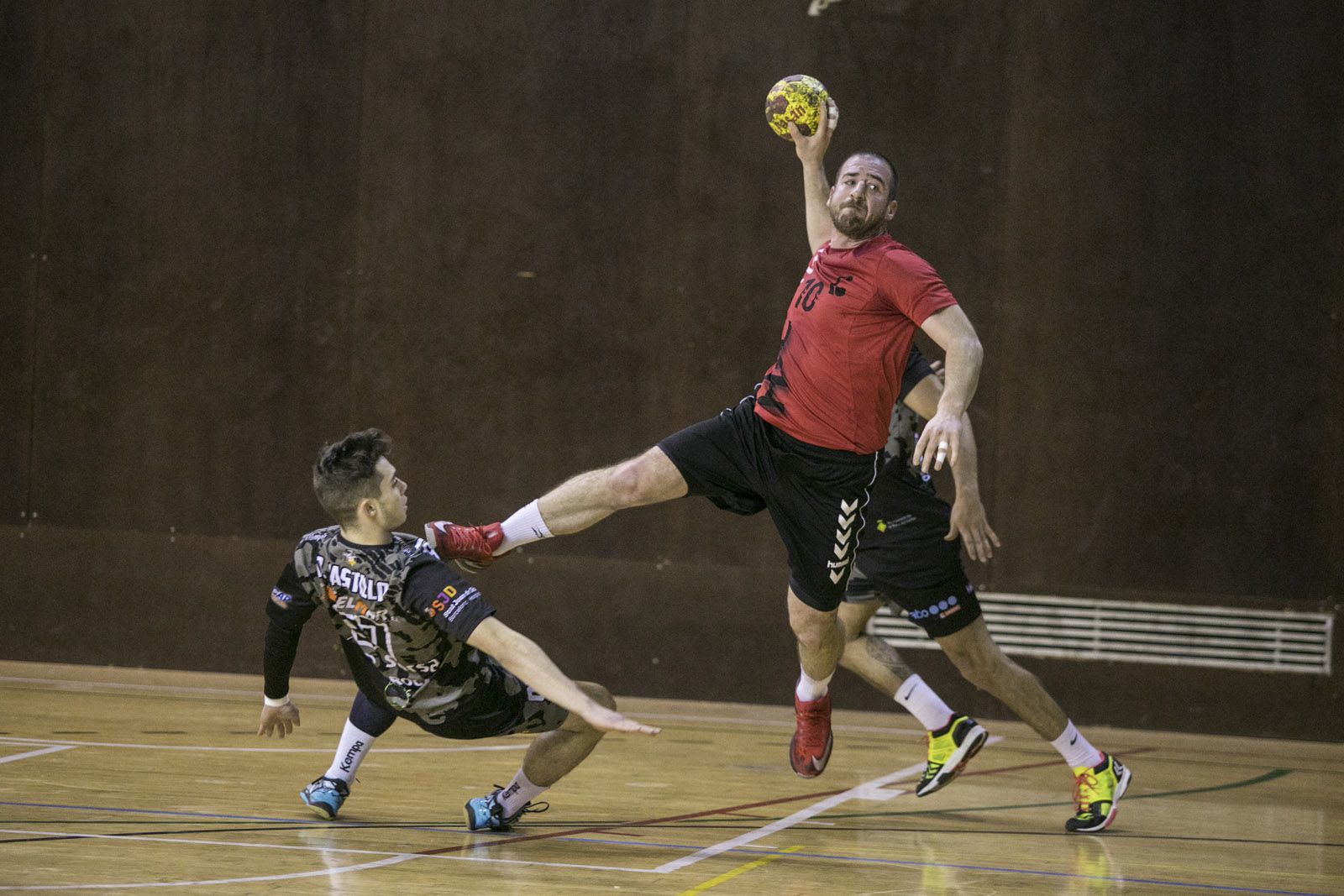 Gerard March, en una acció del partit CH Sant Cugat-BM La Roca. FOTO: Lali Puig