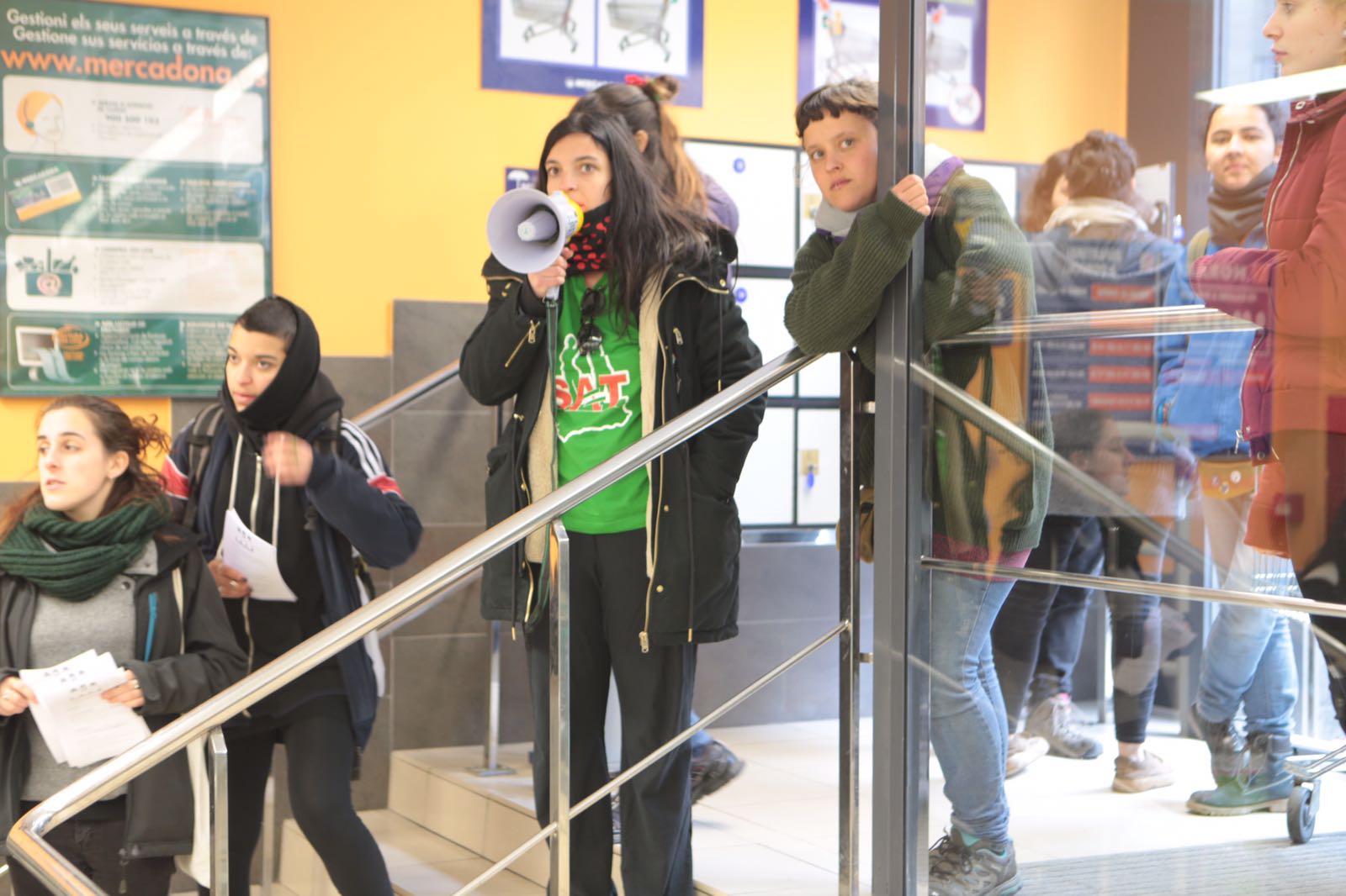 Protestes als centres de treball a Sant Cugat per la vaga feminista FOTO: Artur Ribera