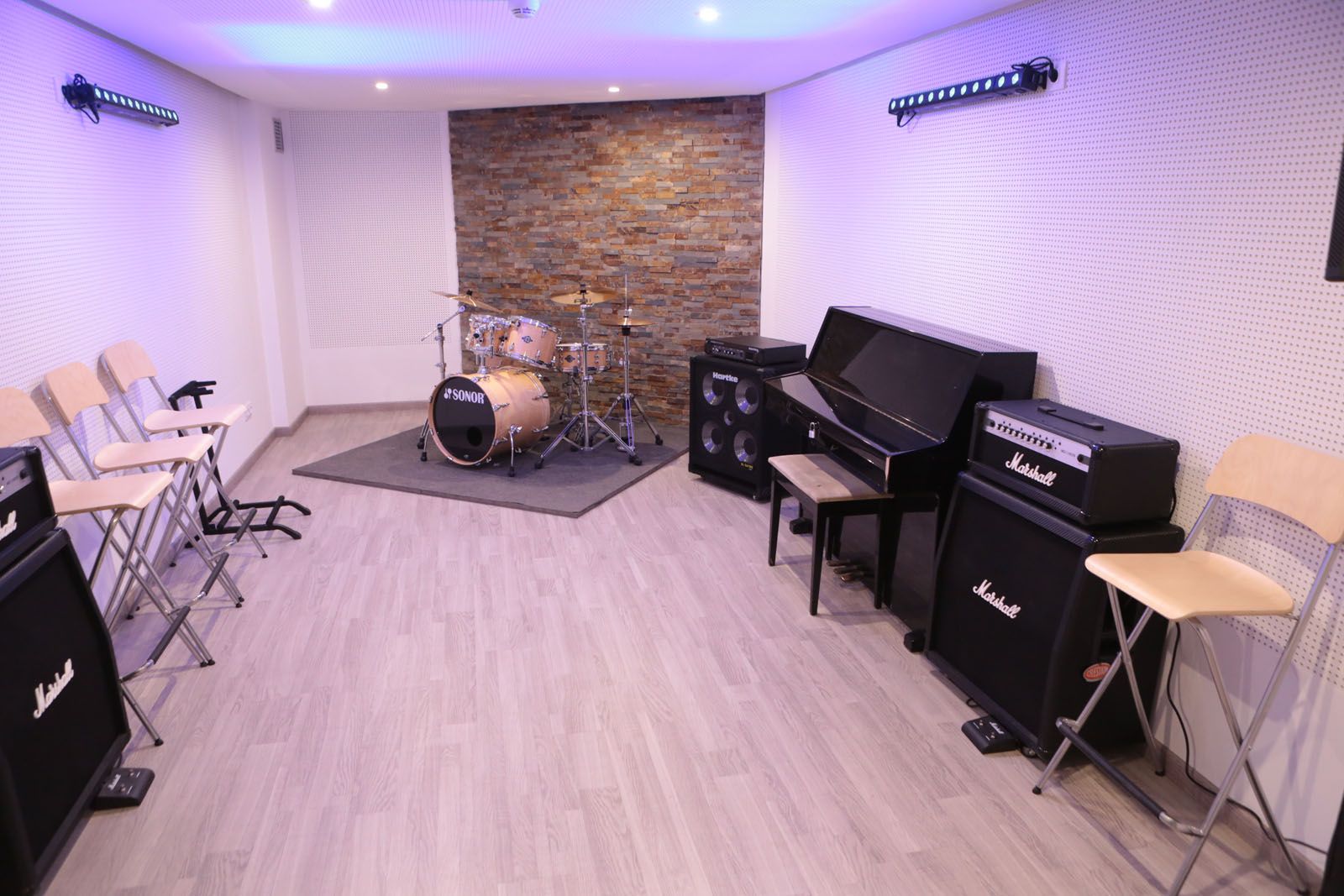 Els bucs d'assaig del Casal Torreblanca s'han millorat. FOTO: Artur Ribera