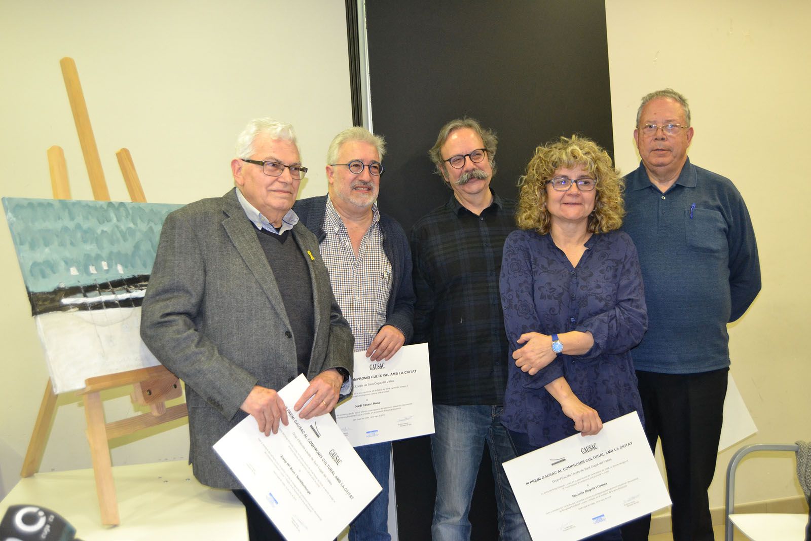 Els guanyadors del III Premi Gausac de Cultura, durant l'acte de lliurament. FOTO: Silvia Polanco.
