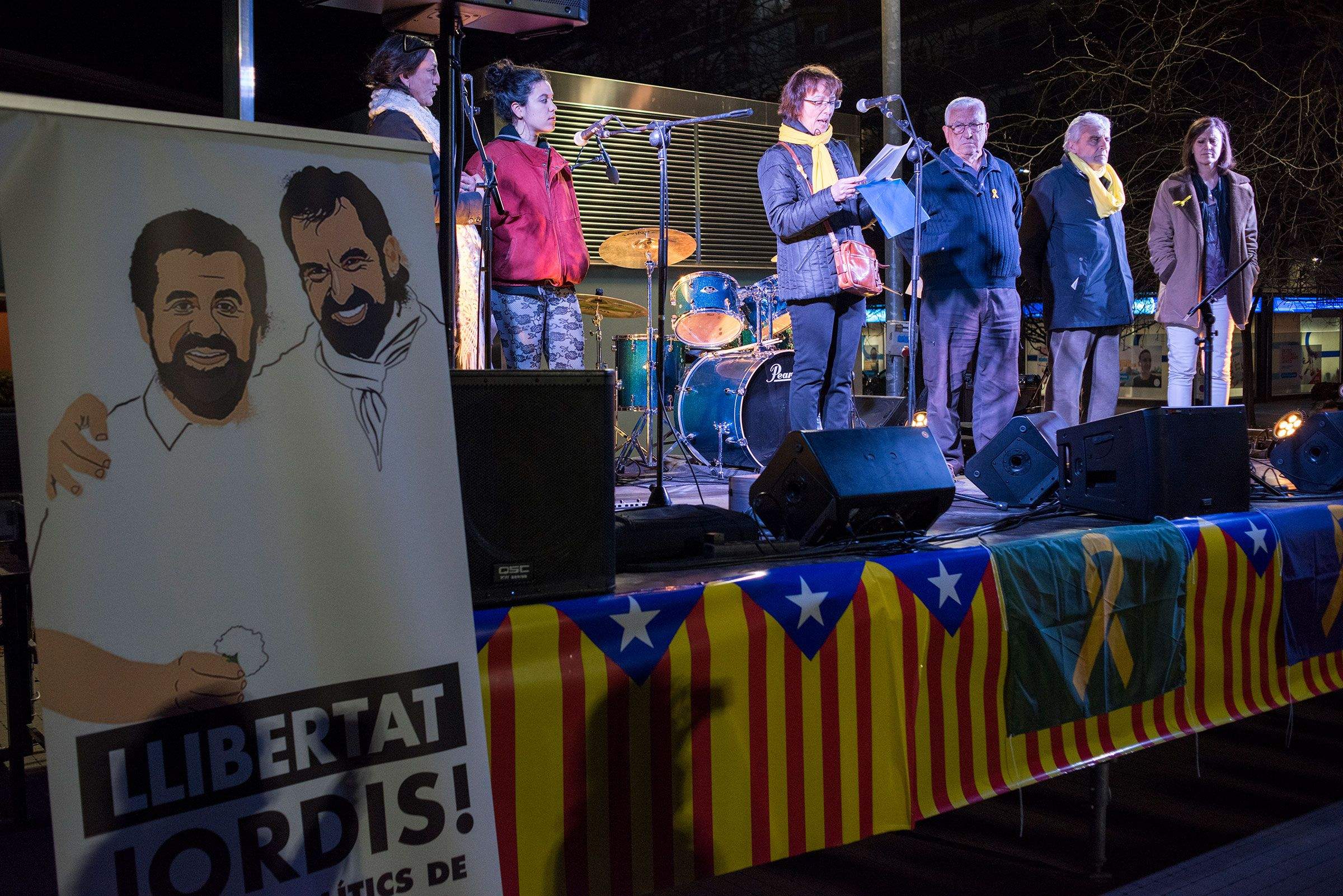 Concentració de suport als presos polítics 5 mesos després de l'empresonament dels Jordis. FOTOS: Bernat Millet