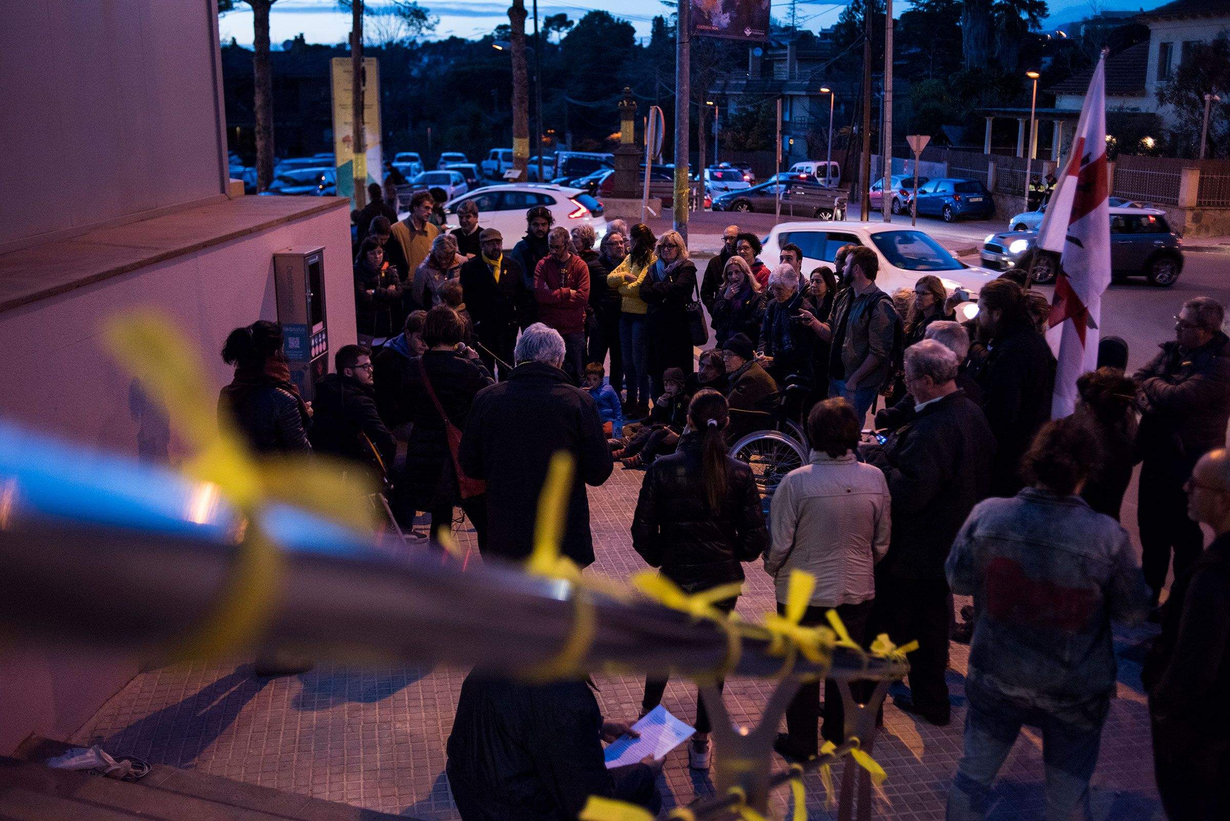 Concentració a l'EMD Valldoreix pels presos polítics. FOTOS: Bernat Millet