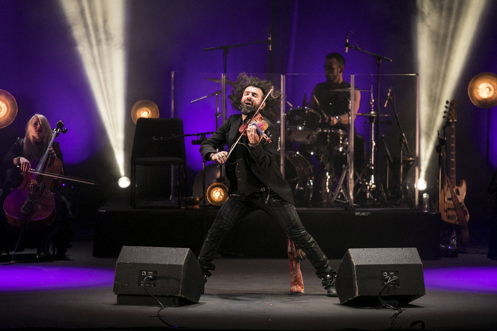 Ara Malikian encisa Sant Cugat. FOTOS: Lali Puig