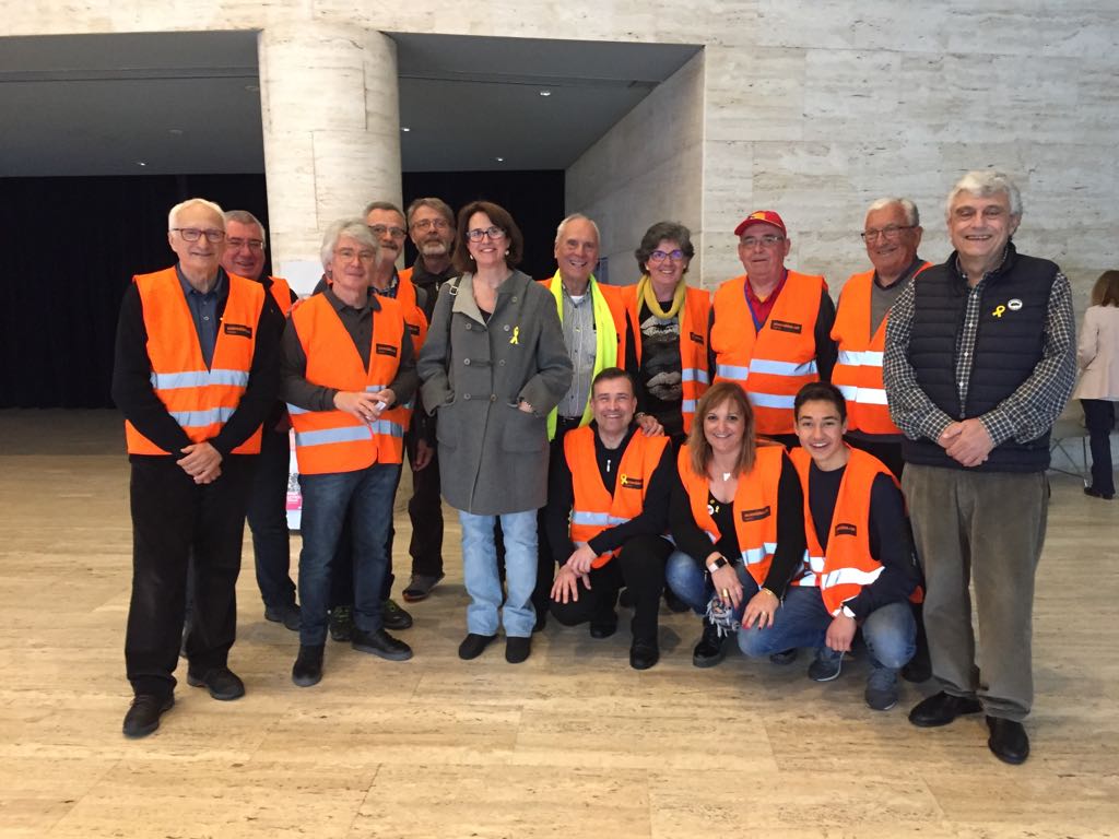 Els voluntaris de l'ANC Sant Cugat amb la nova presidenta FOTO: Cedida 