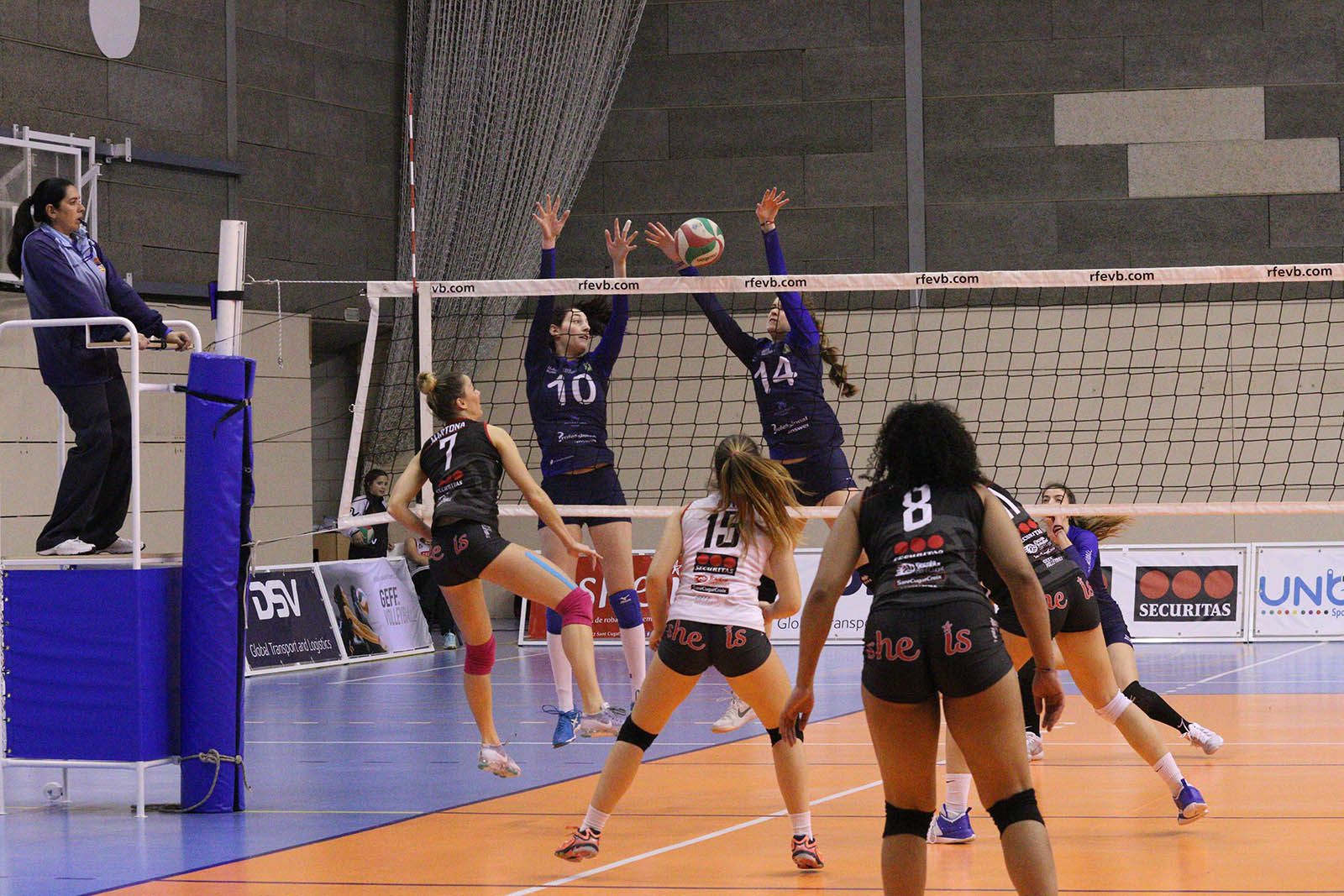 Partit de lliga de voleibol: DSV CV Sant Cugat-Feel Volley Alcobendas. Foto: Lali Álvarez