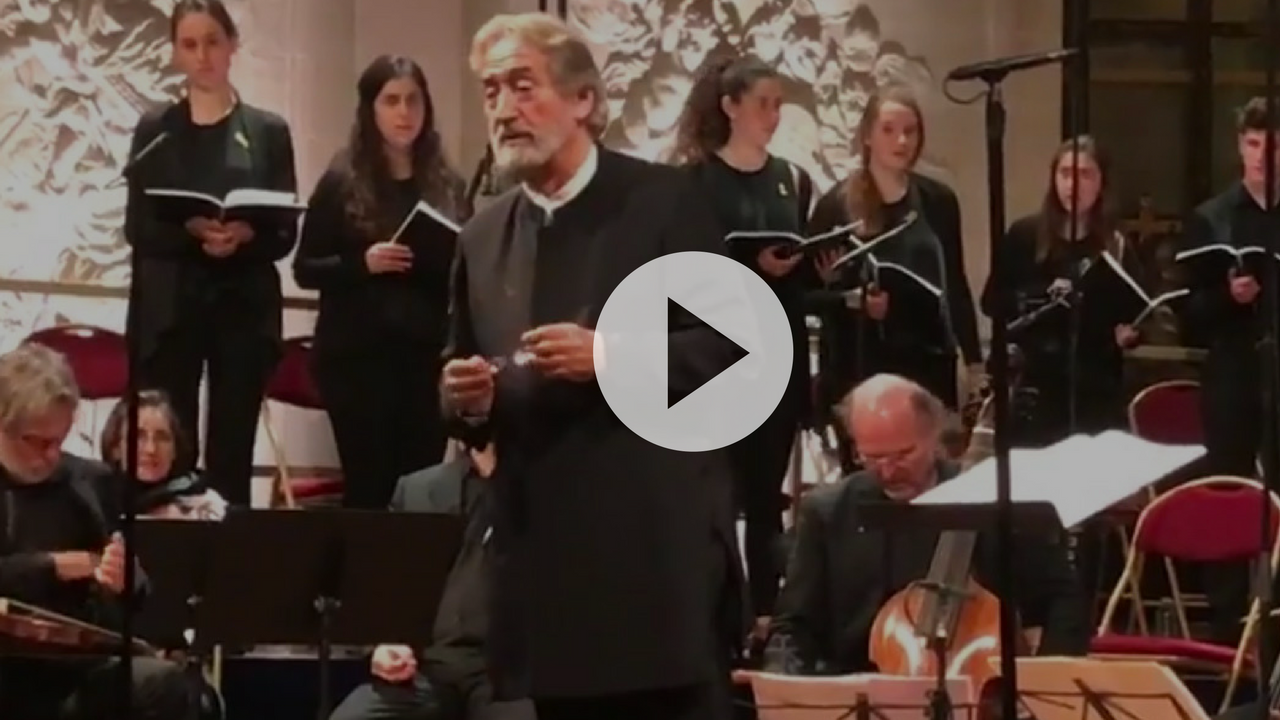 Moment en que Savall dedicava la peça. FOTO: Cedida