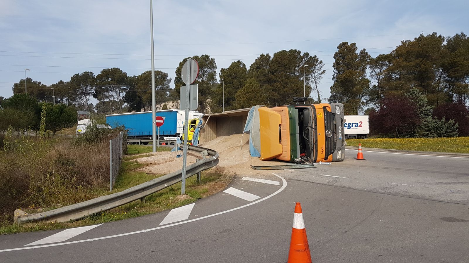 El camió bolcat FOTO: Manel Cervantes