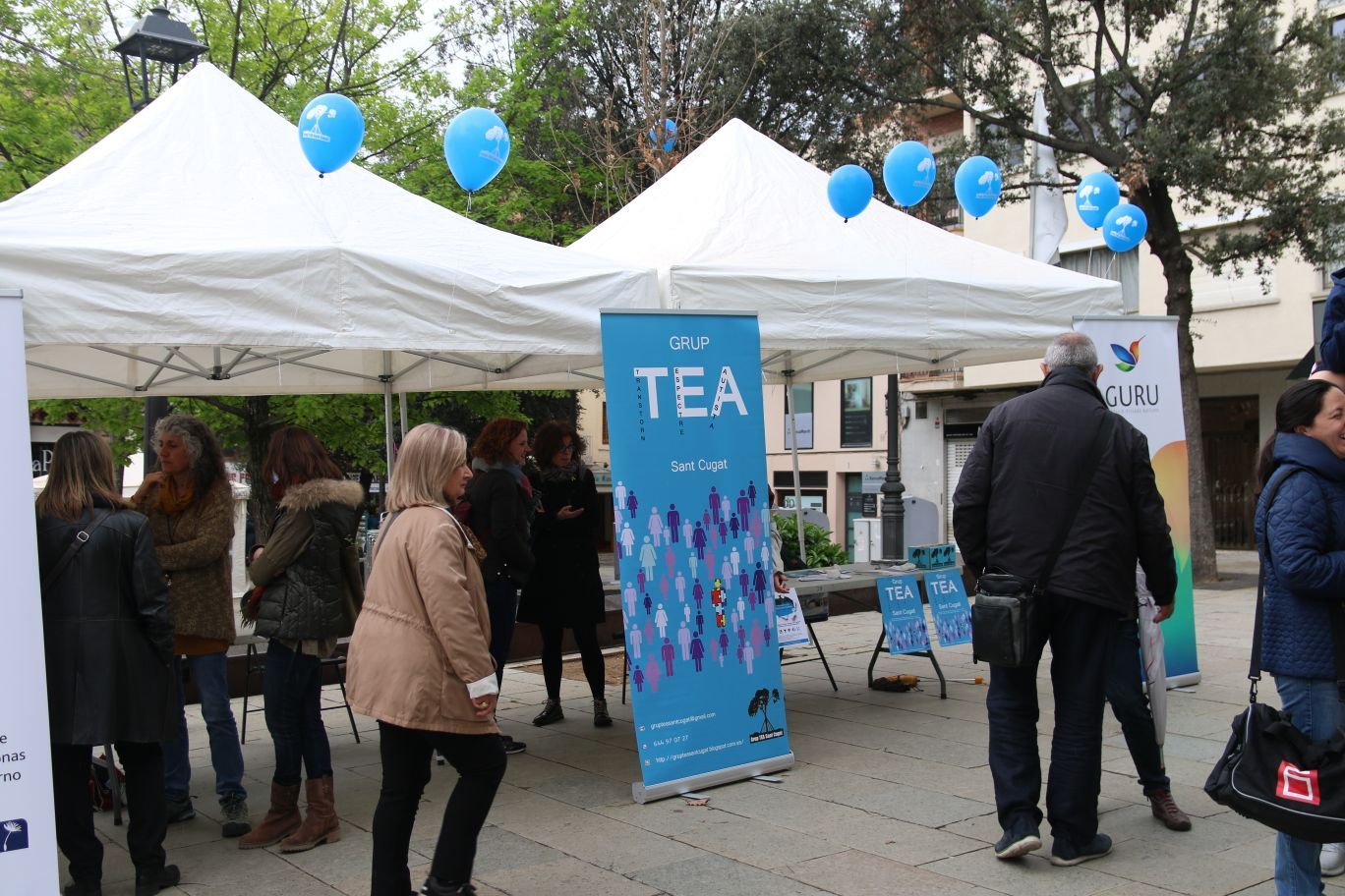 Parada a la plaça d'Octavià del Grup de Trastorn d'Espectre Autista de Sant Cugat FOTO: Lali Álvarez