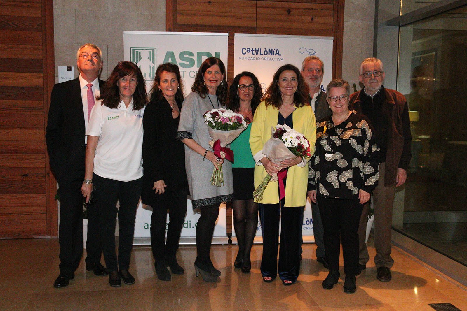Representats d'ASDI i la Catàlonia Fundació Creactiva amb l'alcaldessa de Sant Cugat FOTO: Lali Álvarez