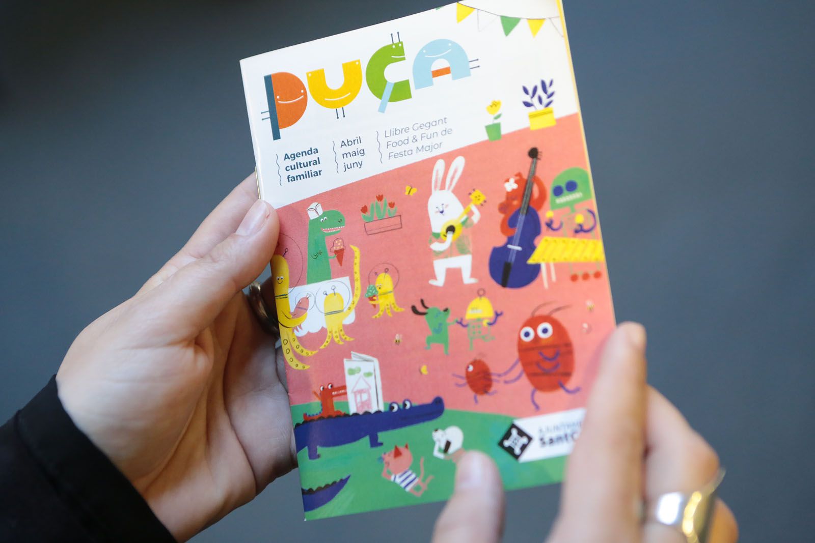 Primer número de La Puça, la nova agenda d'activitats per infants a Sant Cugat. FOTO: A. Ribera.