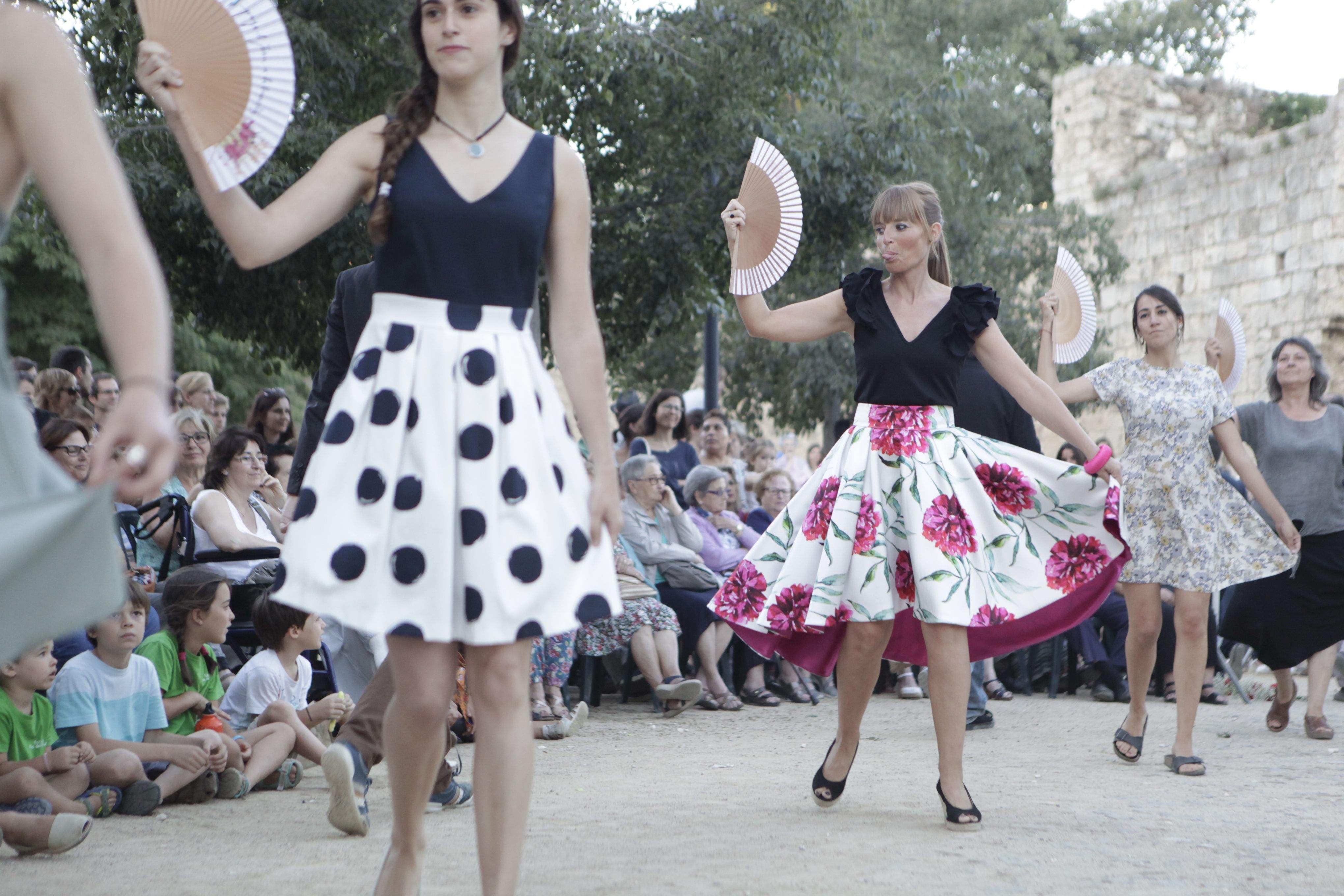 El "Paga-li, Joan" es balla el dia de Sant Pere, copatró de la ciutat FOTO: Artur Ribera 