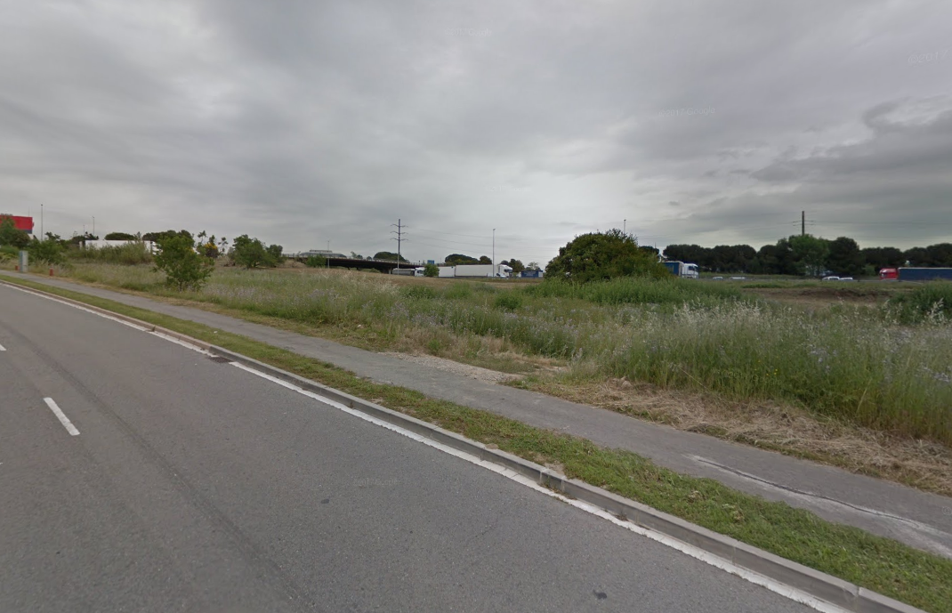 El solar que acollirà l'hotel, des del carrer de Danubi. FOTO: Google Maps