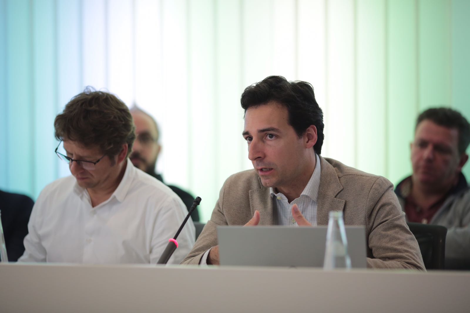 Álvaro Benejam, en la seva intervenció al Ple Municipal. FOTO: Artur Ribera