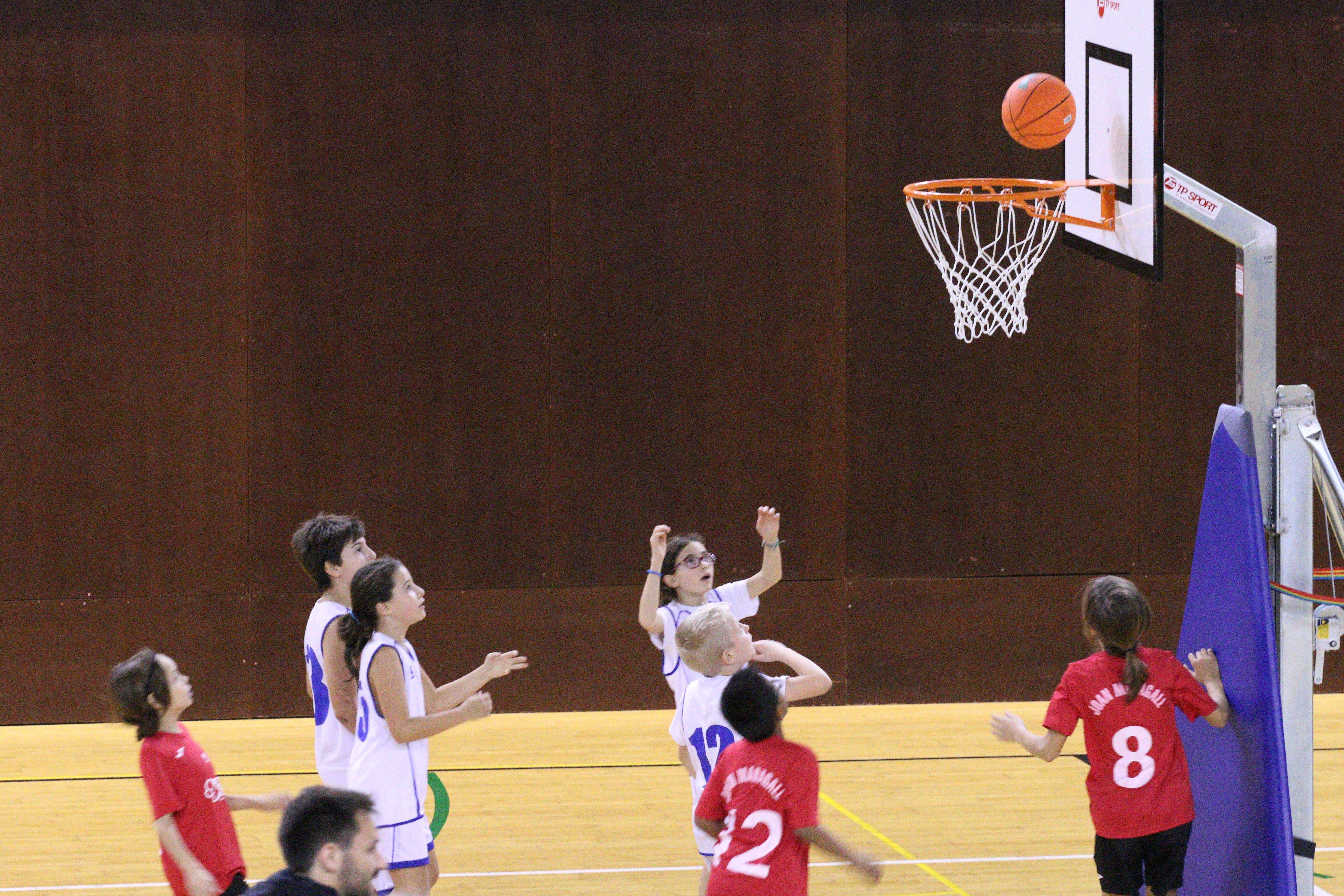 Un partit de bàsquet dels Jocs Esportius Escolars. FOTO: Lali Álvarez
