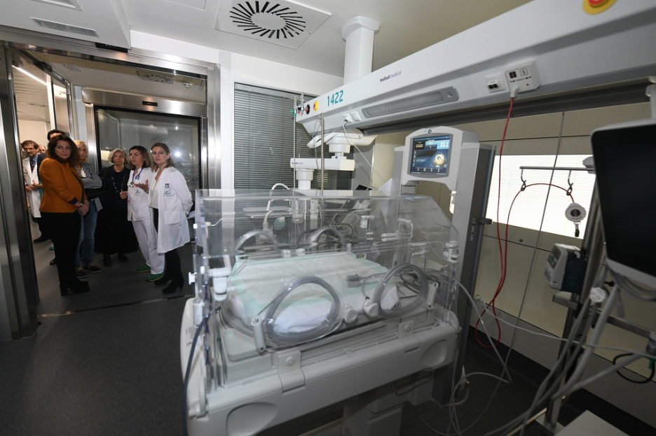  Conesa visitant la nova UCIN de l'hospital santcugatenc FOTO: Localpress