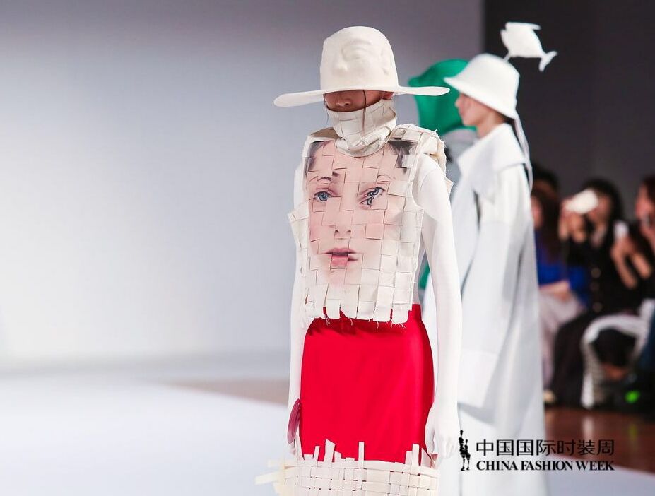 Un dels dissenys de la col·lecció "Conversations" de Laura Núñez FOTO: China Fashion Week