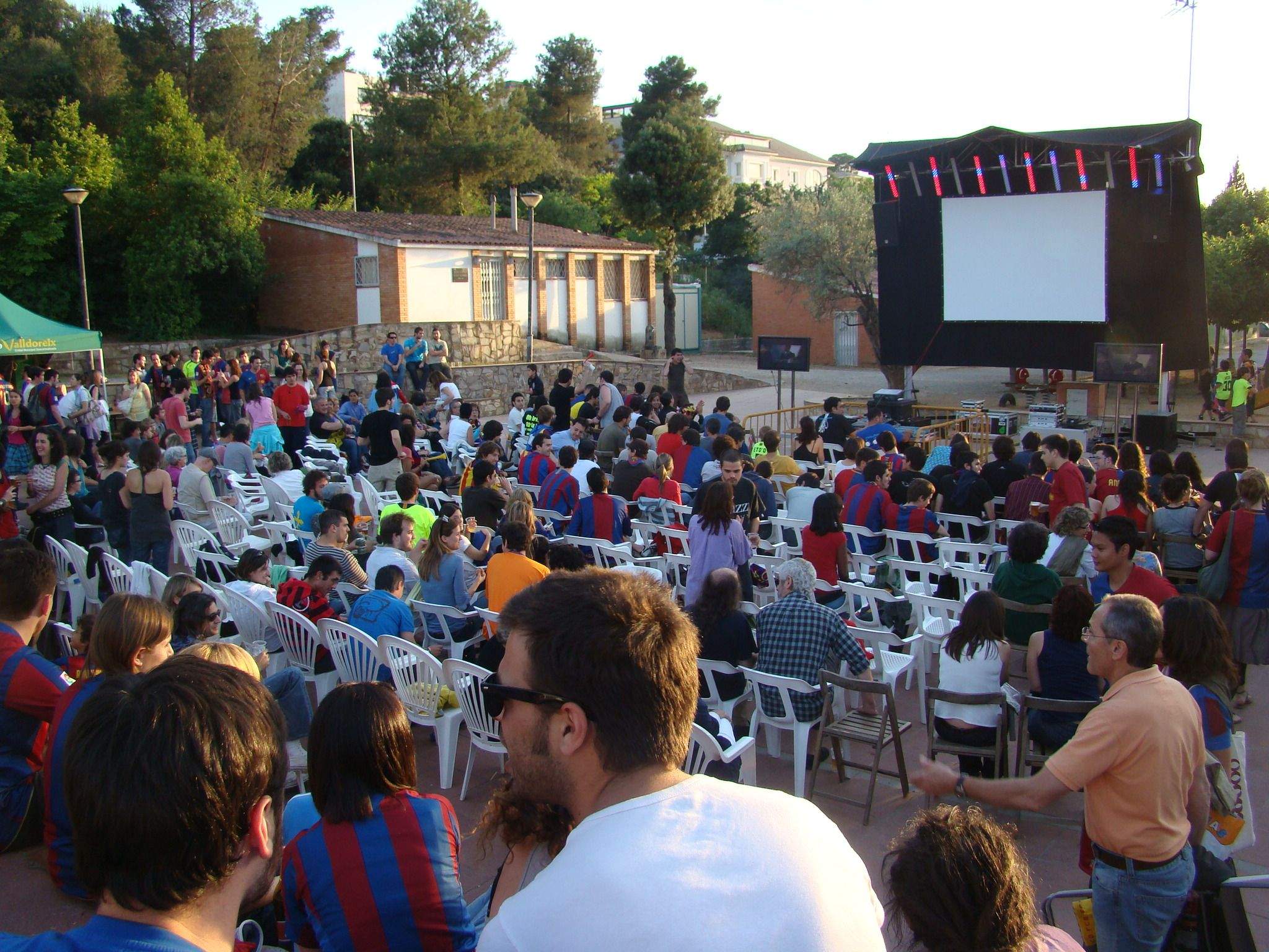 El Club Handbol Valldoreix va organitzar una pantalla gegant per la final de la Champions del 2009. FOTO: Arxiu