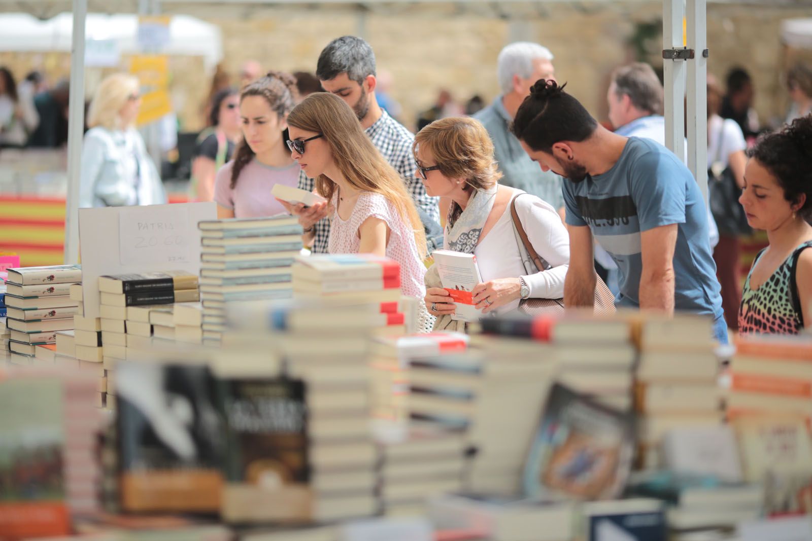 Una edició passada de Sant Jordi a Sant Cugat. FOTO: Artur Ribera