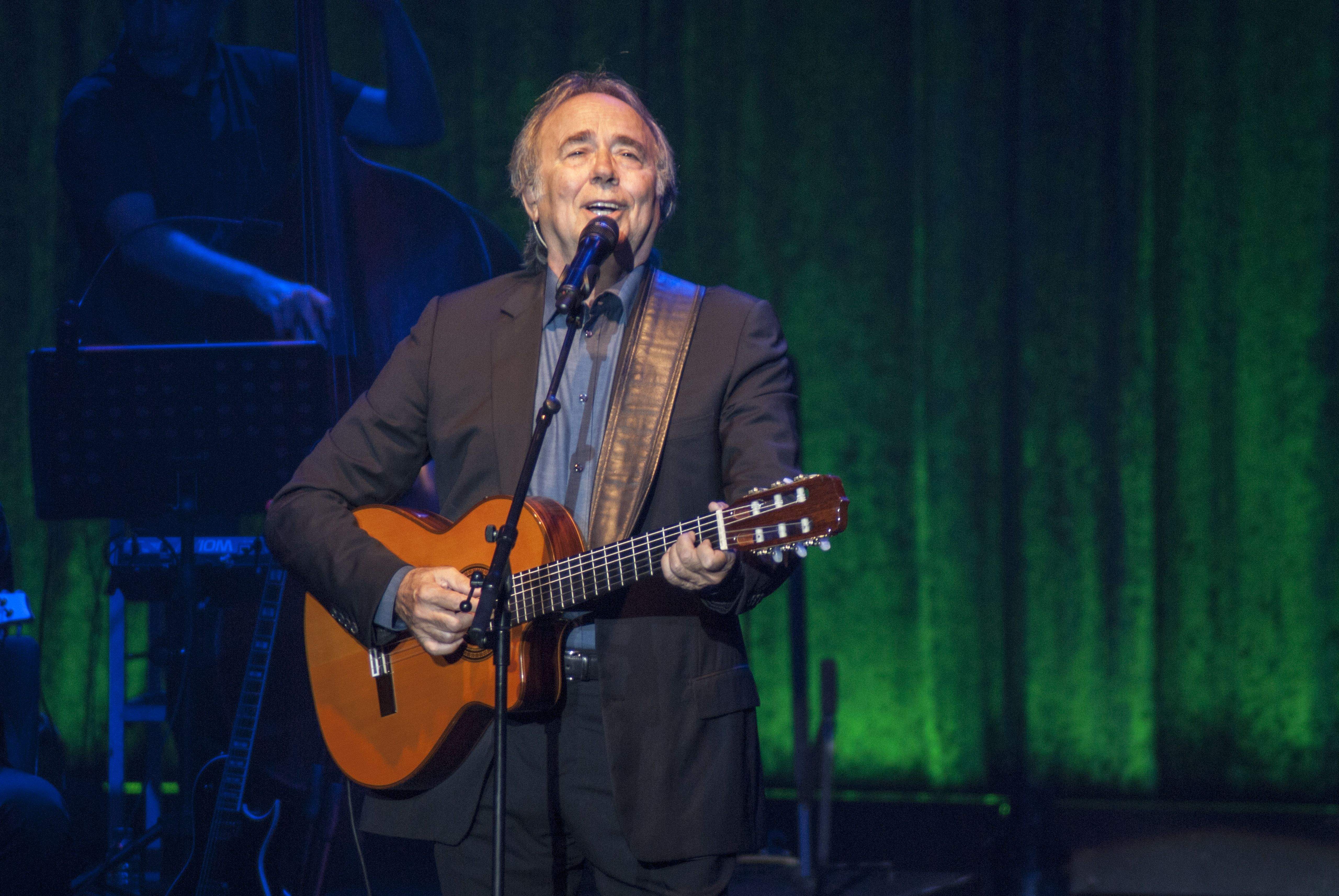 El cantant Joan Manuel Serrat, en una actuació a Sant Cugat. FOTO: Aïda Sotelo.