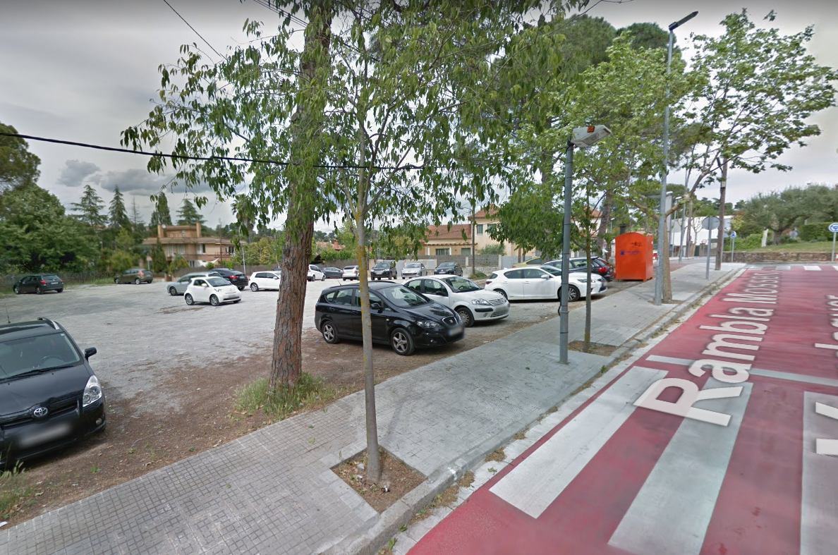 L'espai d'aparcament de davant de l'EMD de Valldoreix FOTO: Google Maps