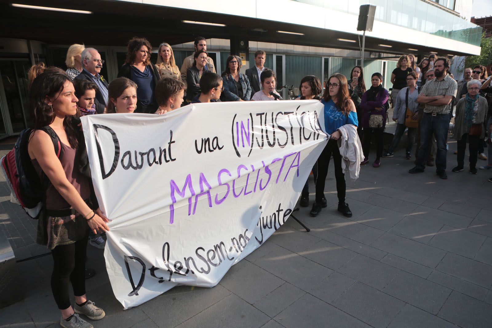 Col·lectius feministes han organitzat la protesta FOTO: Artur Ribera 