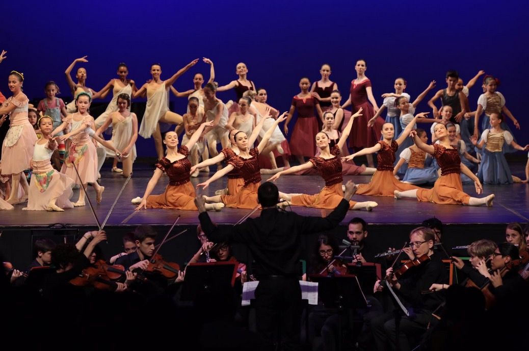 Música i dansa s'han fusionat a l'escenari. FOTO: Artur Ribera