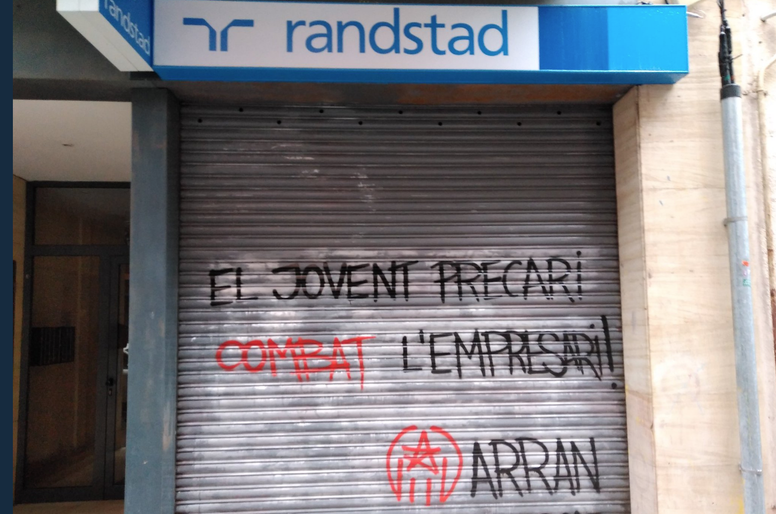 Pintades d'Arran a un establiment de l'empresa Randstad a Sant Cugat. FOTO: Arran.