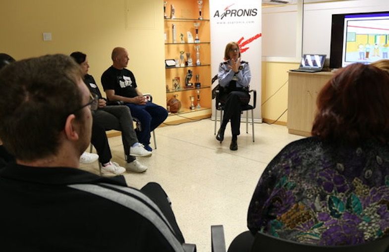 un dels tallers impartits per Mossos en el marc de la prova pilot. FOTO: Norma Vidal/ACN