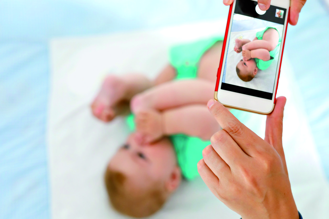 El més adequat és limitar les persones que veuran aquestes fotos i no fer abús de les publicacions de fills