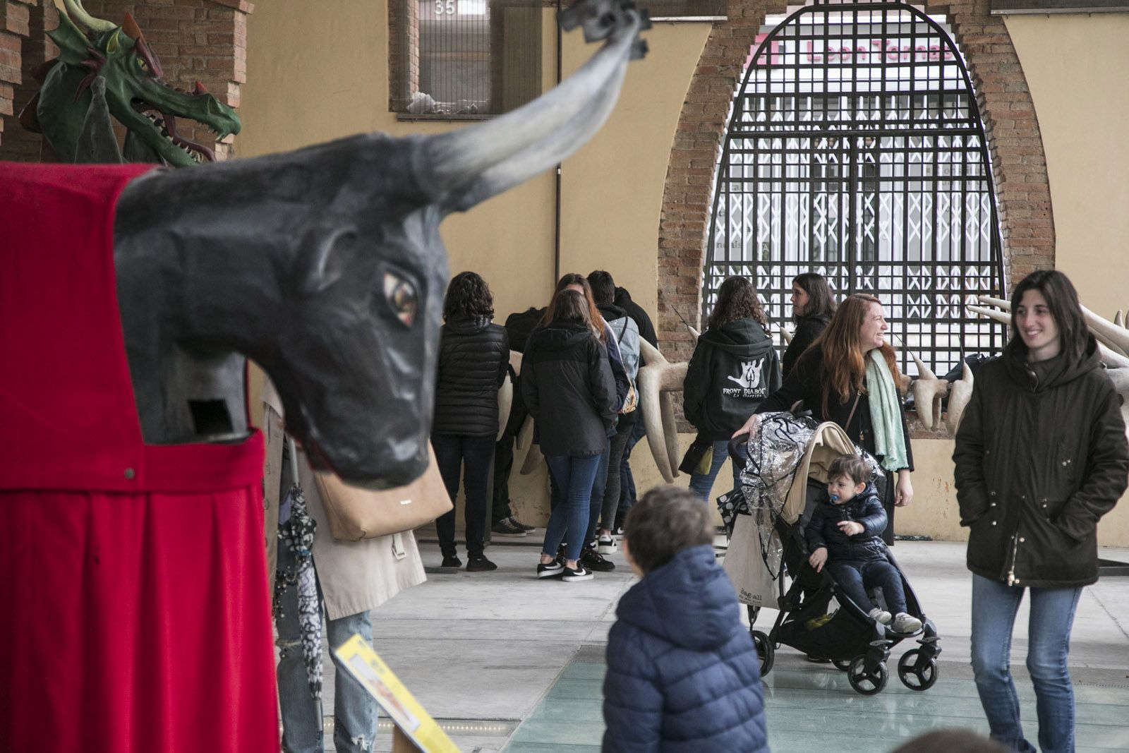 Plantada de les bèsties de foc al Celler Modernista. FOTO: Lali Puig